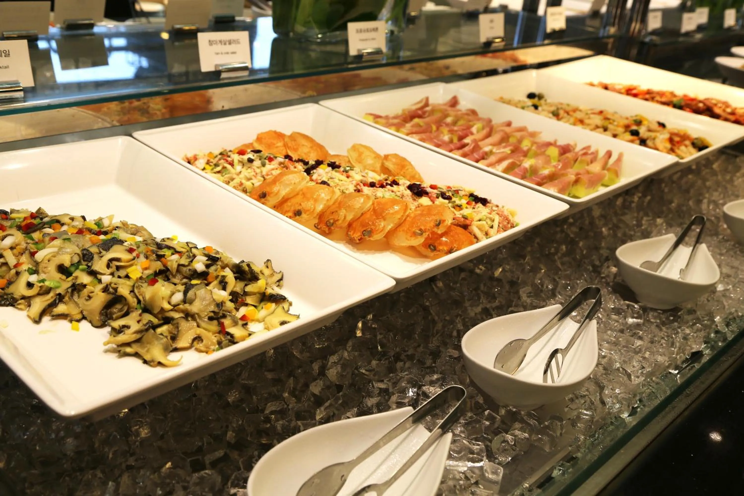 Food and drinks in The-K Hotel Seoul