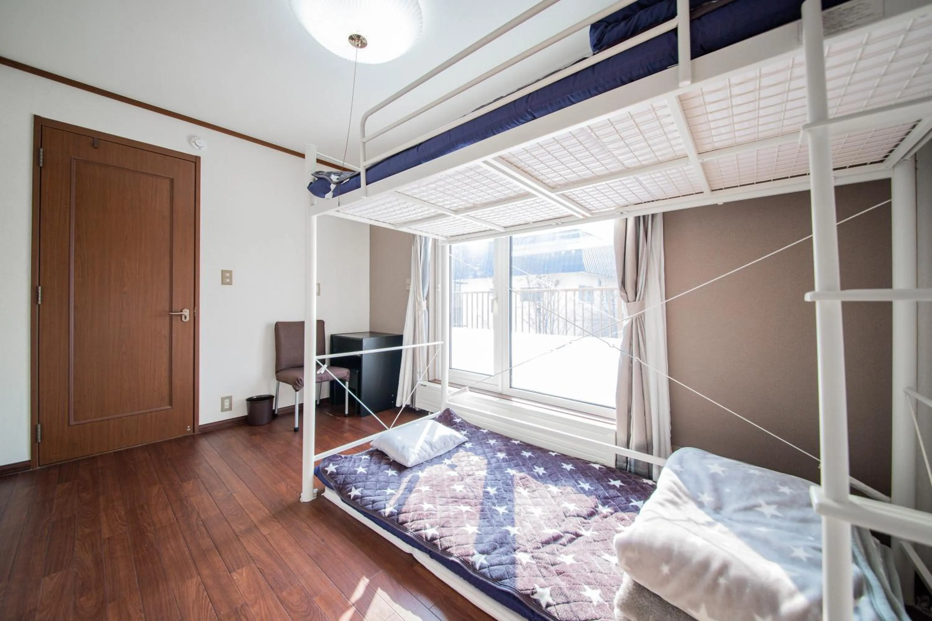 Bedroom, Bed in DOWNTOWN　TOKO11