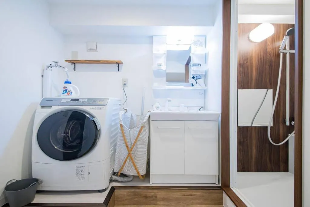 Shower in THE HARMONY