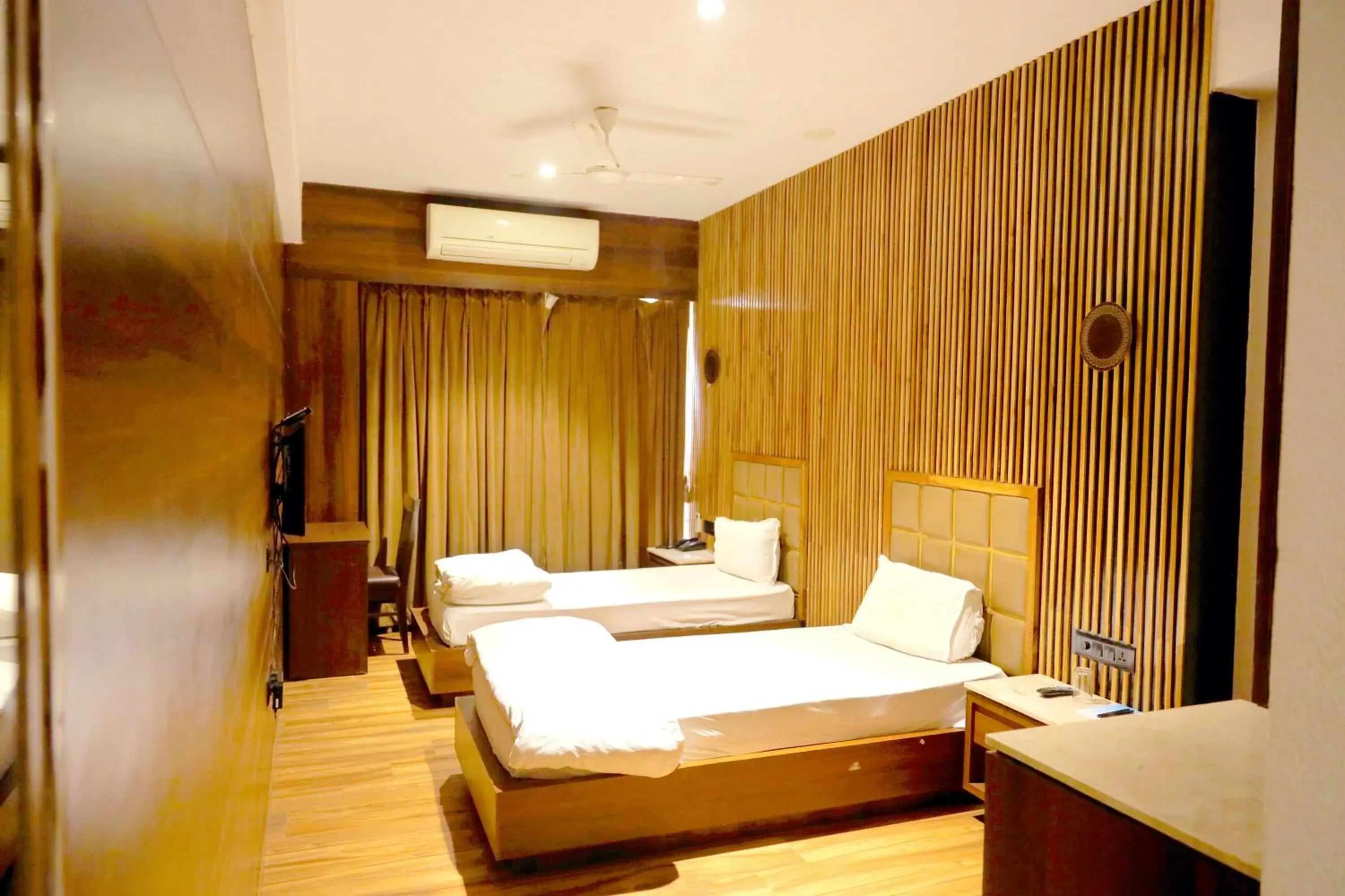 Twin Room - single occupancy in The Park Celebration Twin Room - single occupancy in The Park Celebration