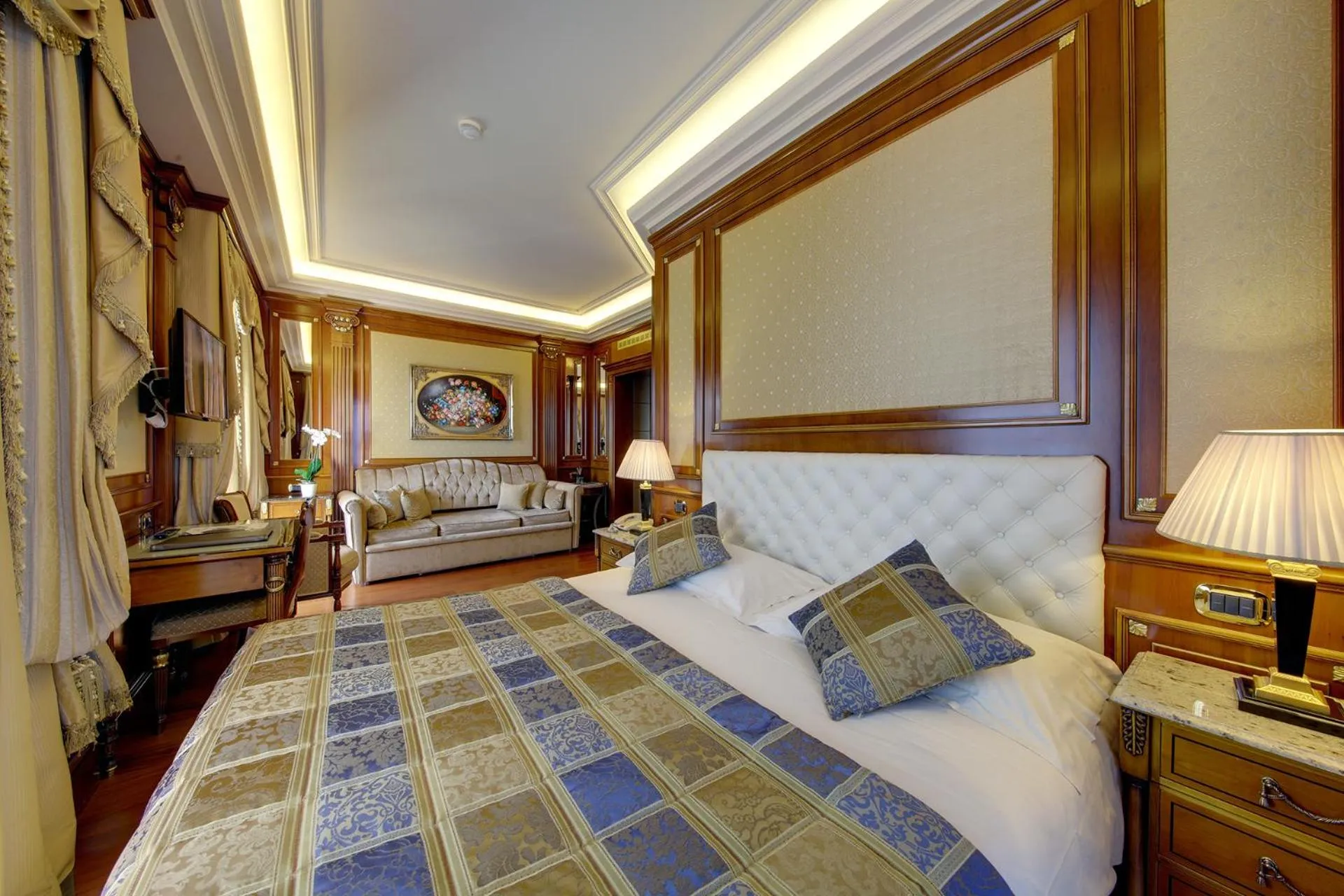 Bed in Hotel Splendid