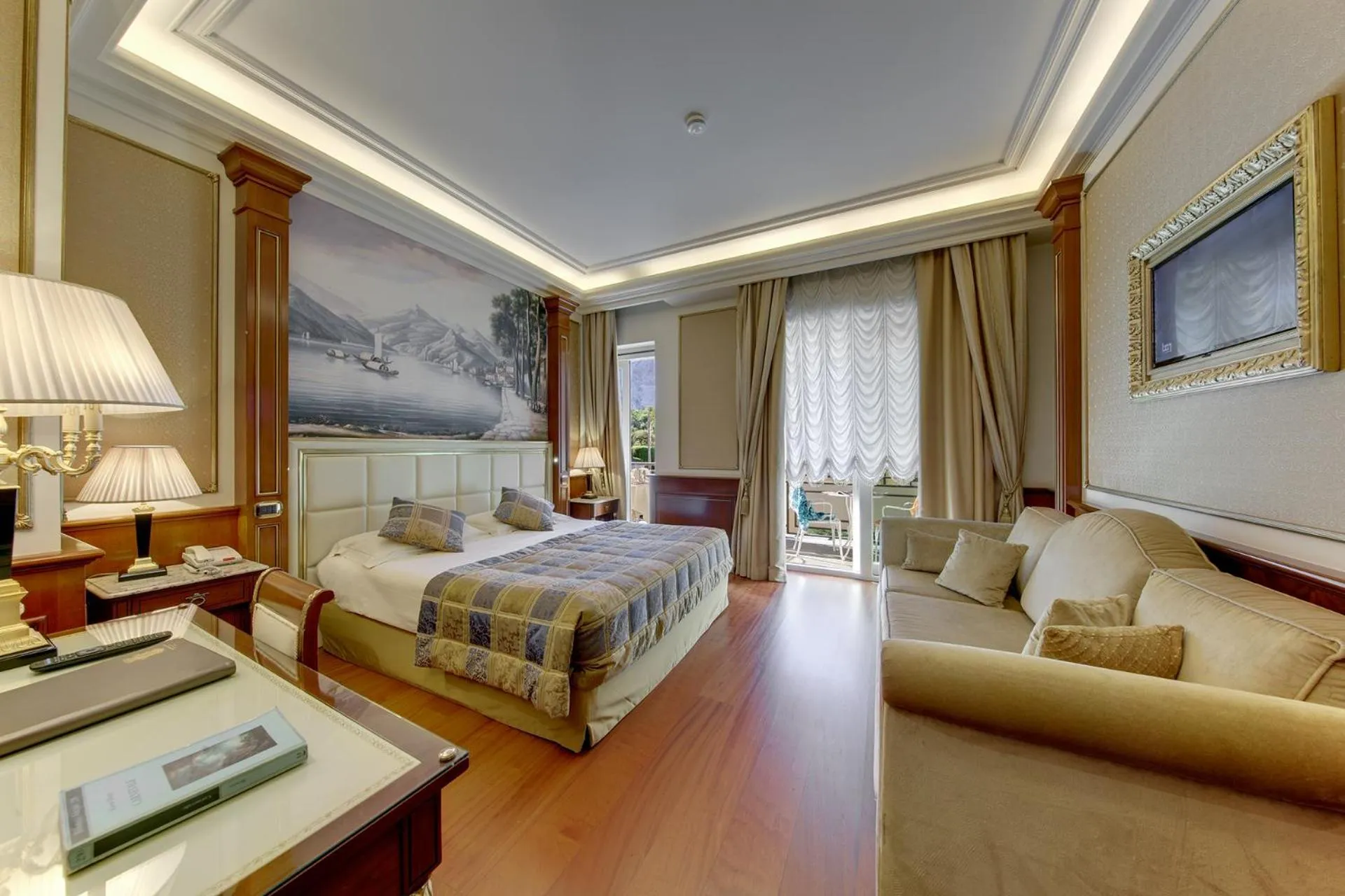 Bed in Hotel Splendid