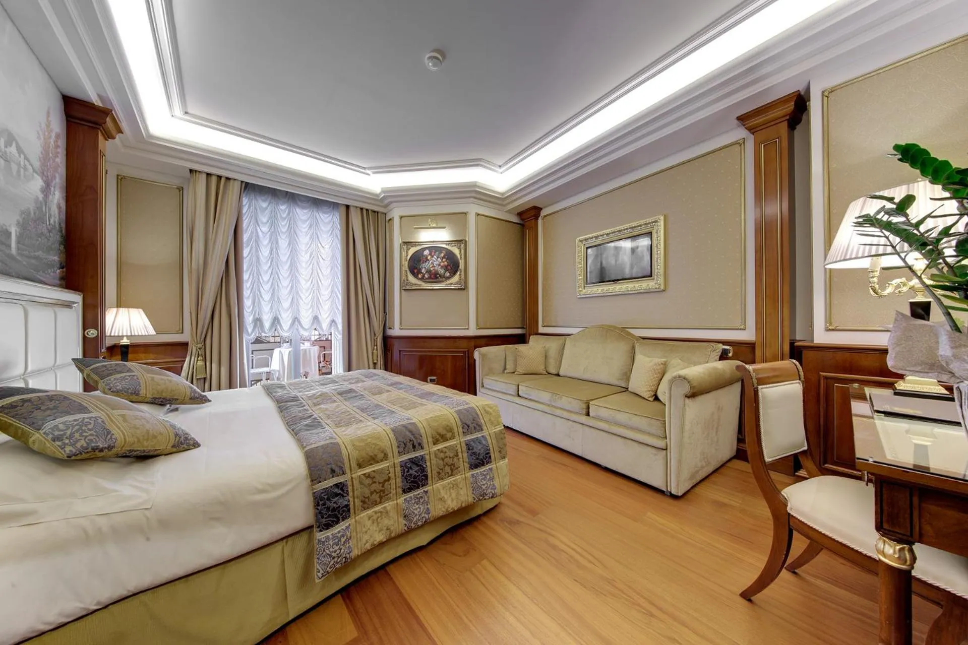 Bed in Hotel Splendid