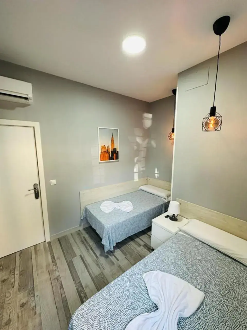 Twin Room with Shared Bathroom - single occupancy in HOSPEDAJE CORREDOR DE HENARES Twin Room with Shared Bathroom - single occupancy in HOSPEDAJE CORREDOR DE HENARES