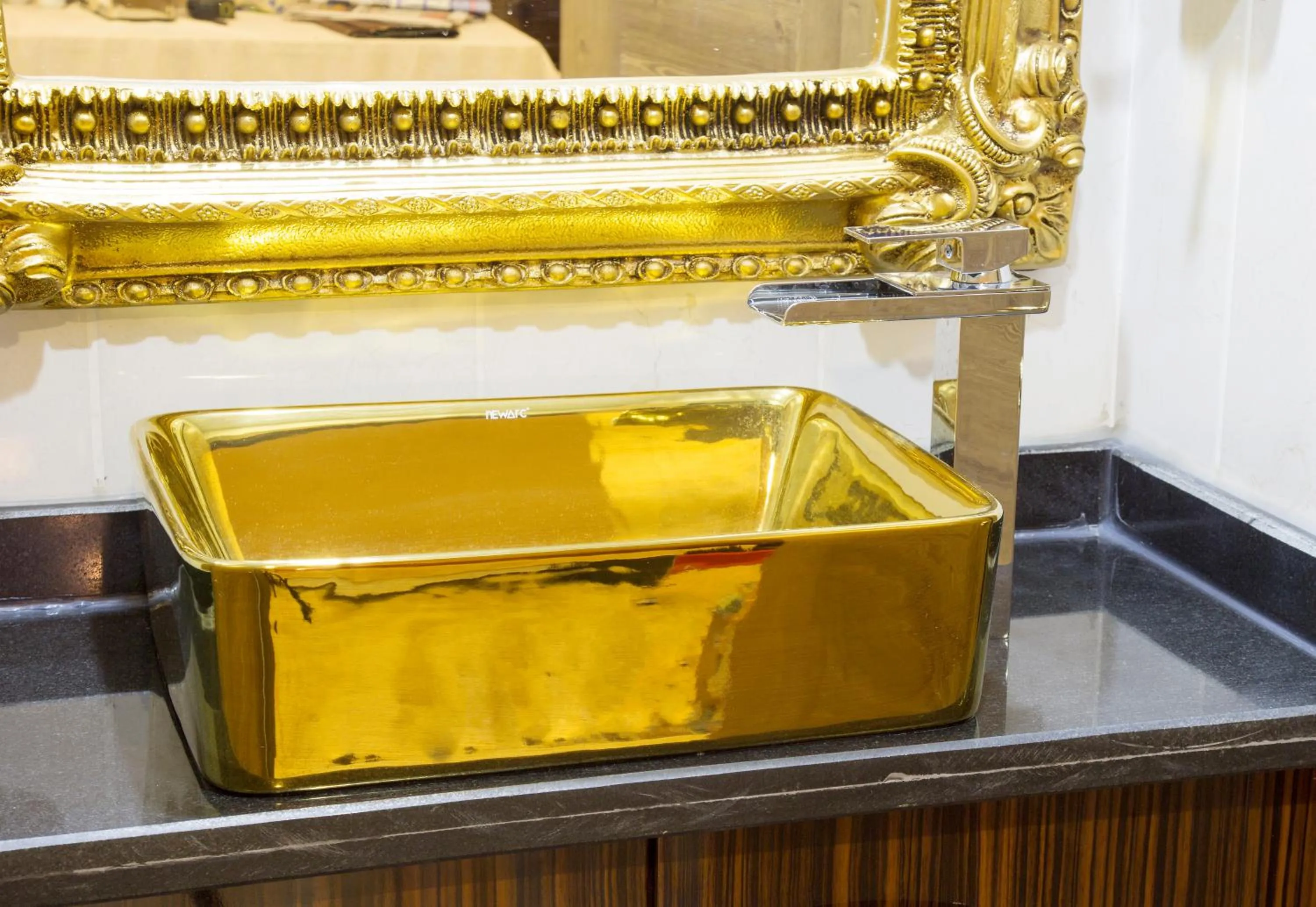 Bathroom in Golden Rain Hotel Old City