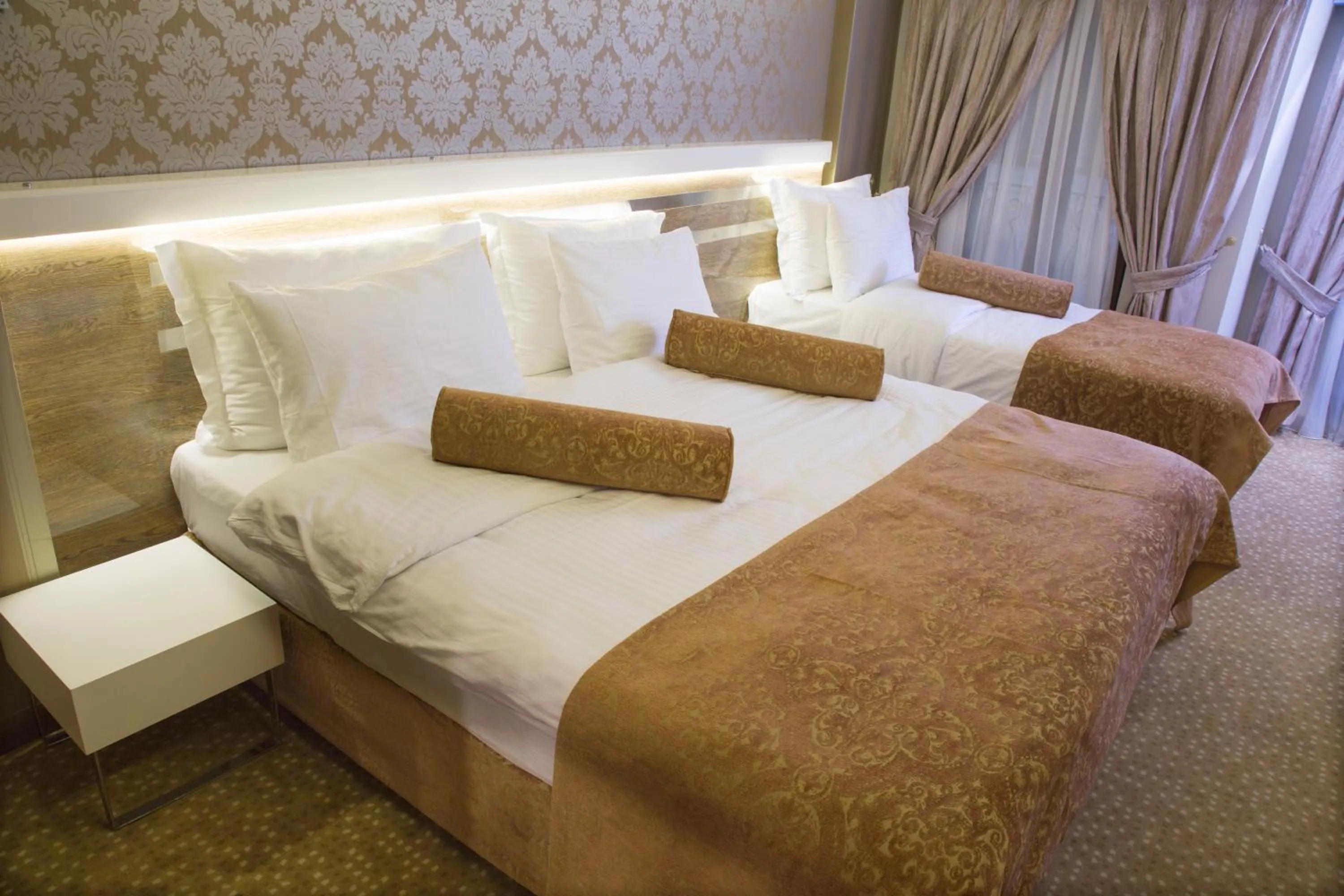 Photo of the whole room, Bed in Golden Rain Hotel Old City