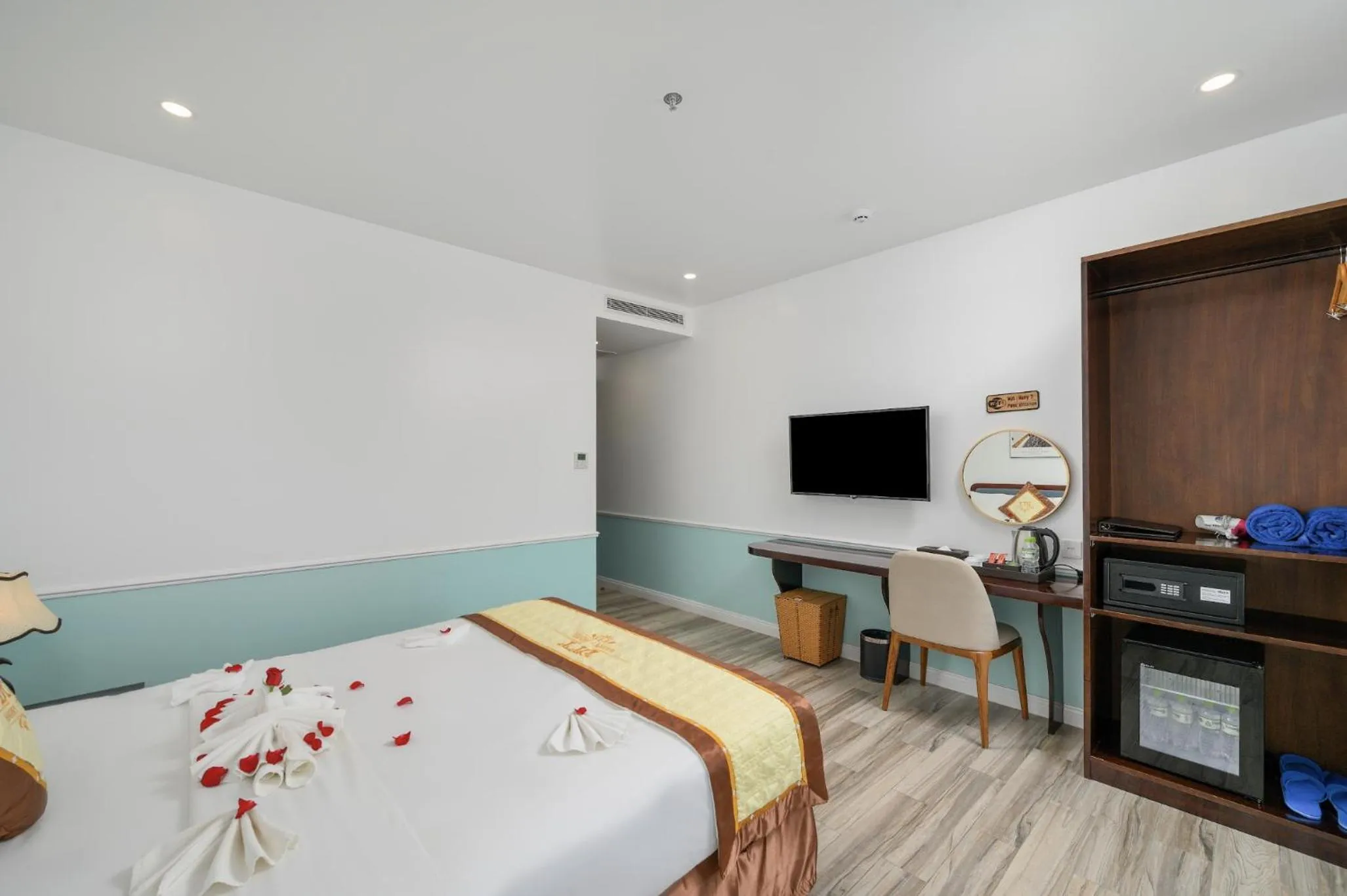 Bedroom, Bed in Harry Phu Quoc Hotel 3