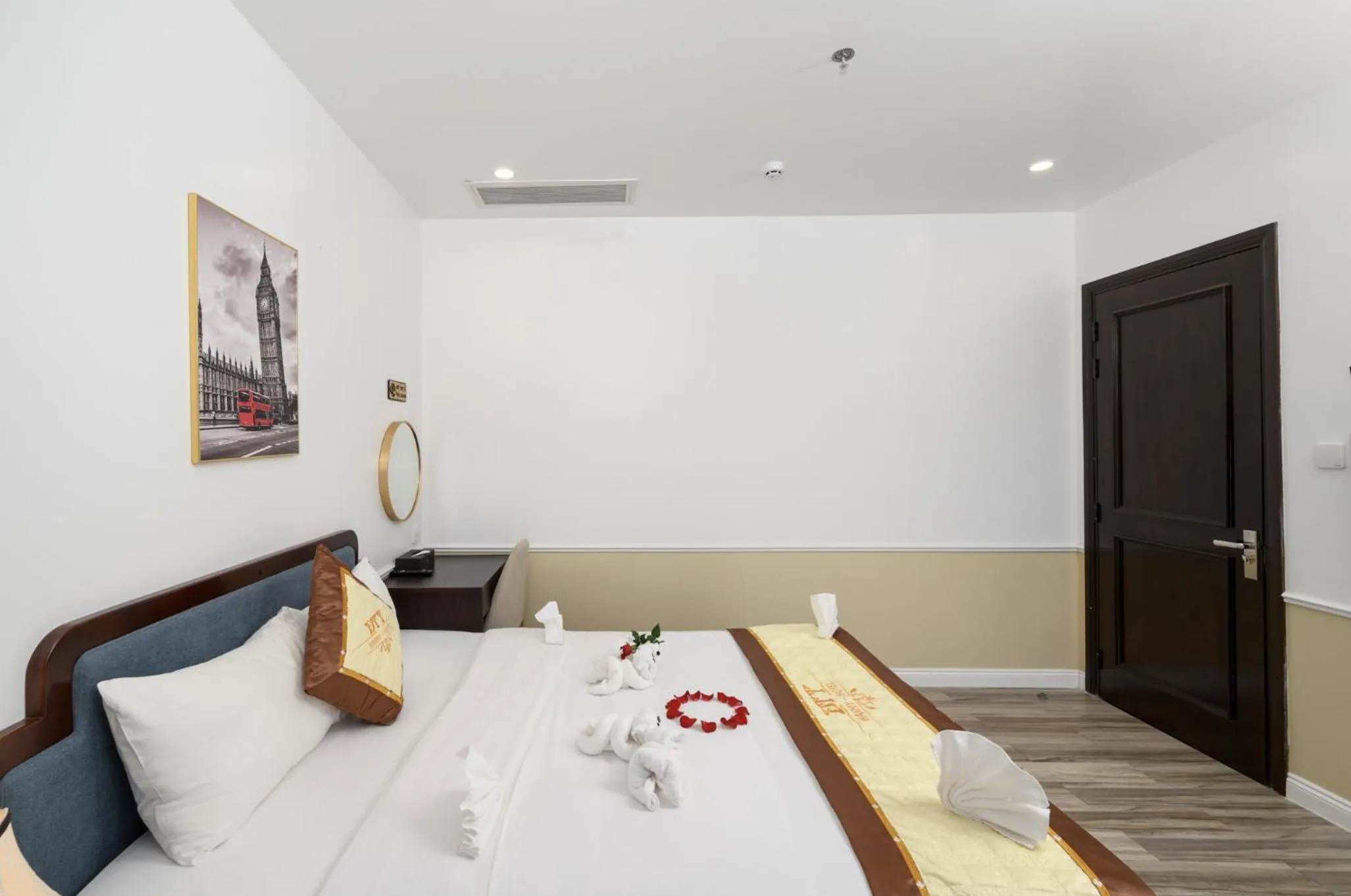 Bed in Harry Phu Quoc Hotel 3