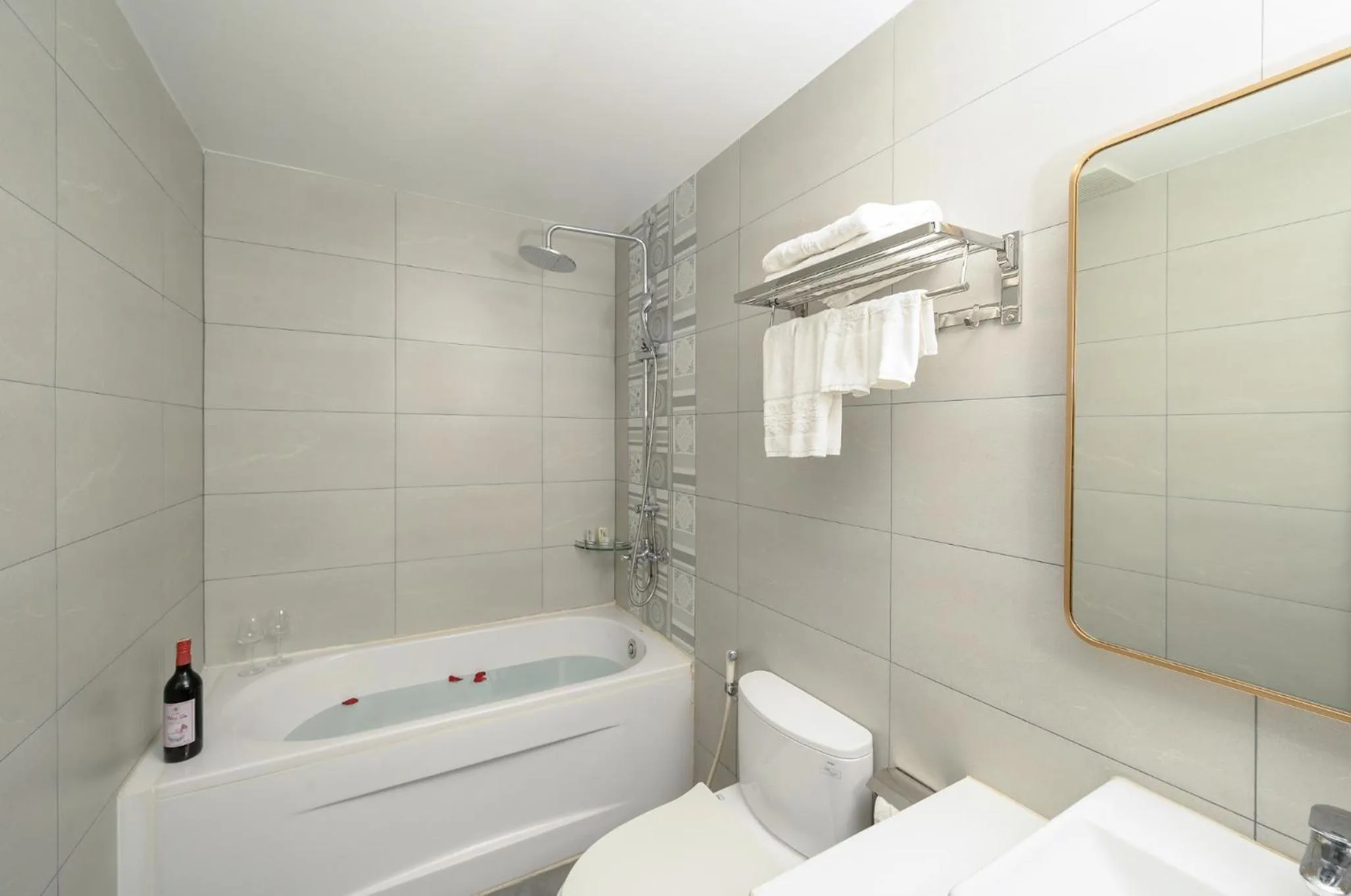 Bathroom in Harry Phu Quoc Hotel 3