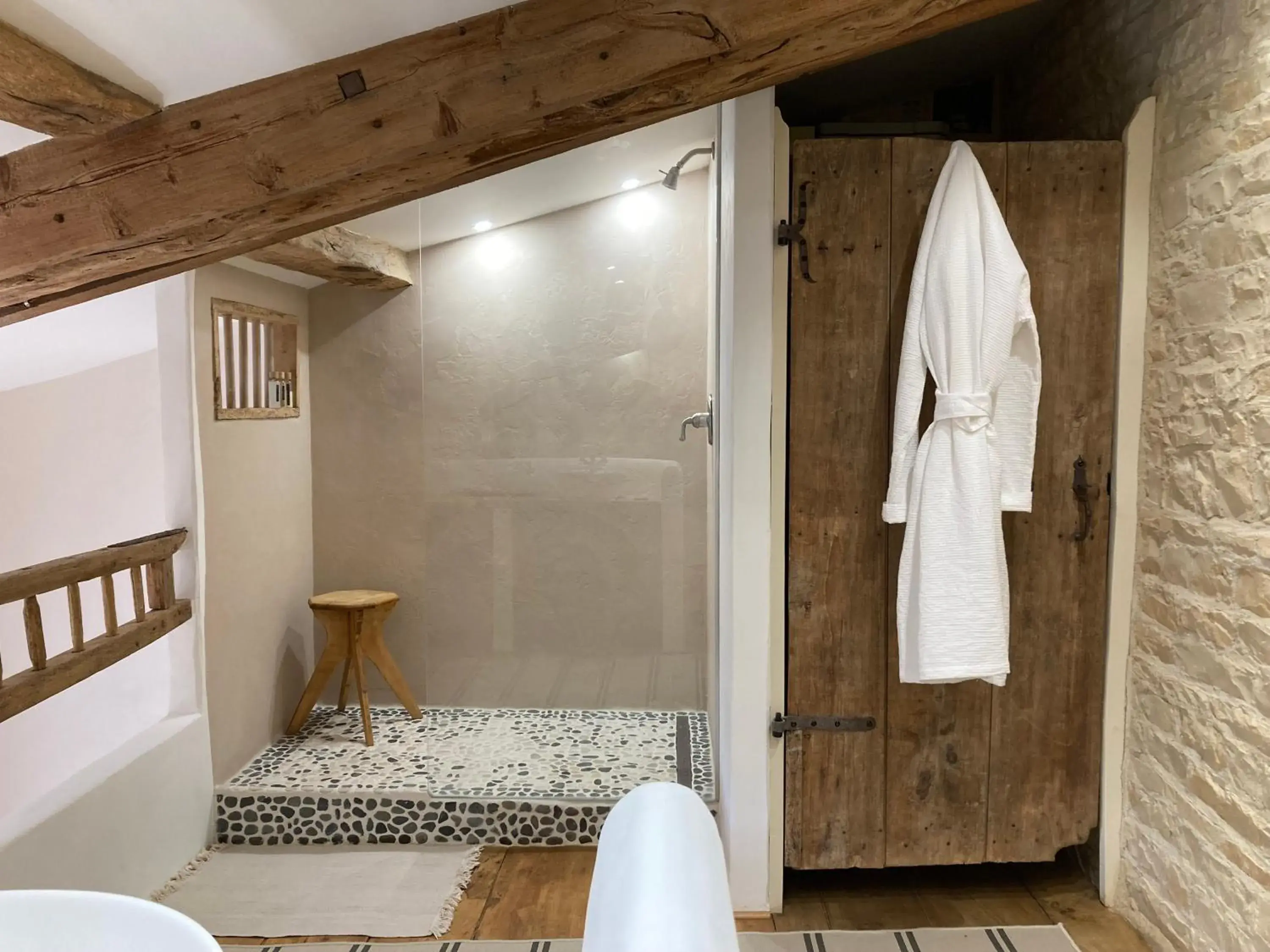 Queen room with river view in No12 Queen room with river view in No12