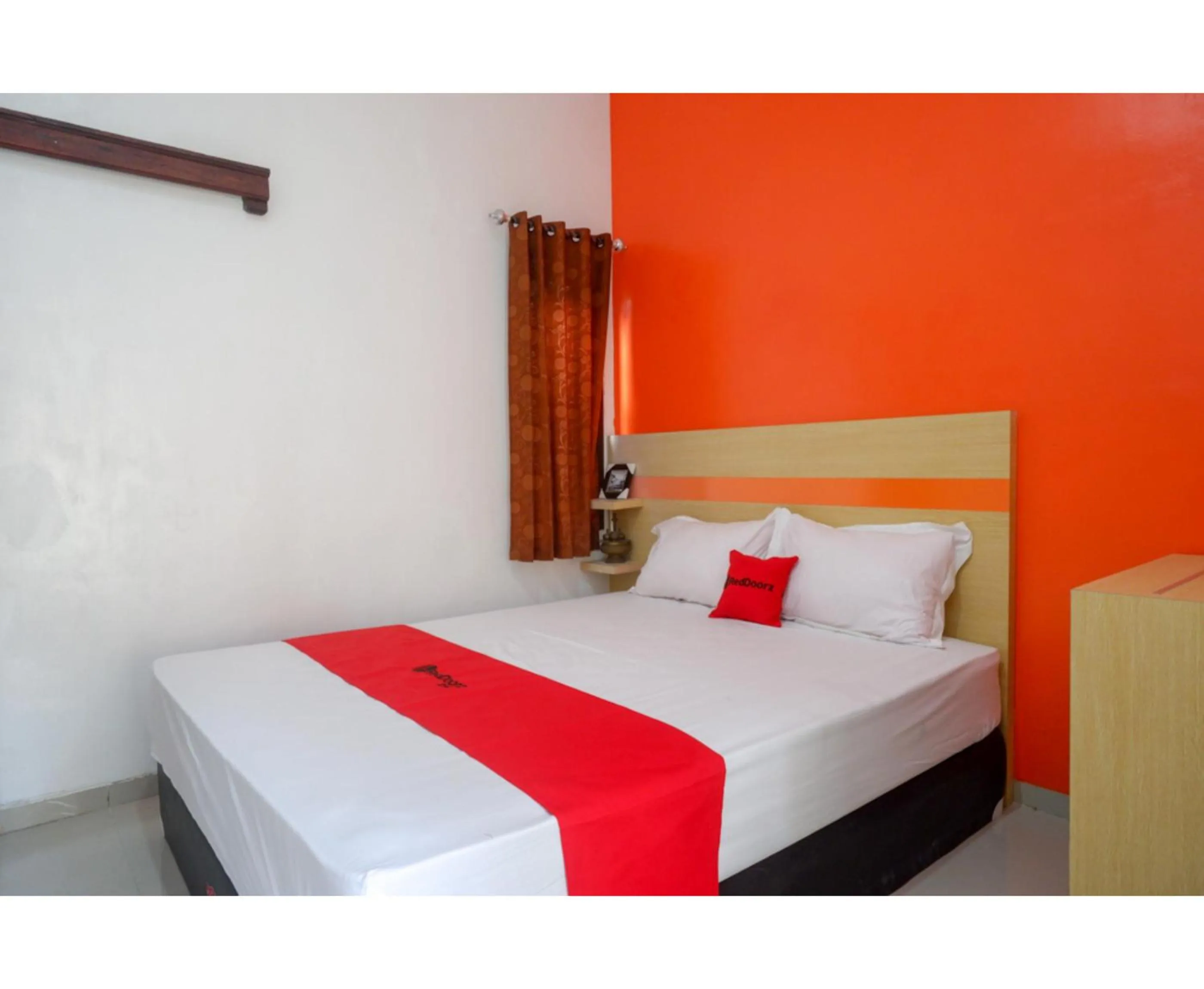 Bed in RedDoorz Syariah near Alun Alun Kota Rembang