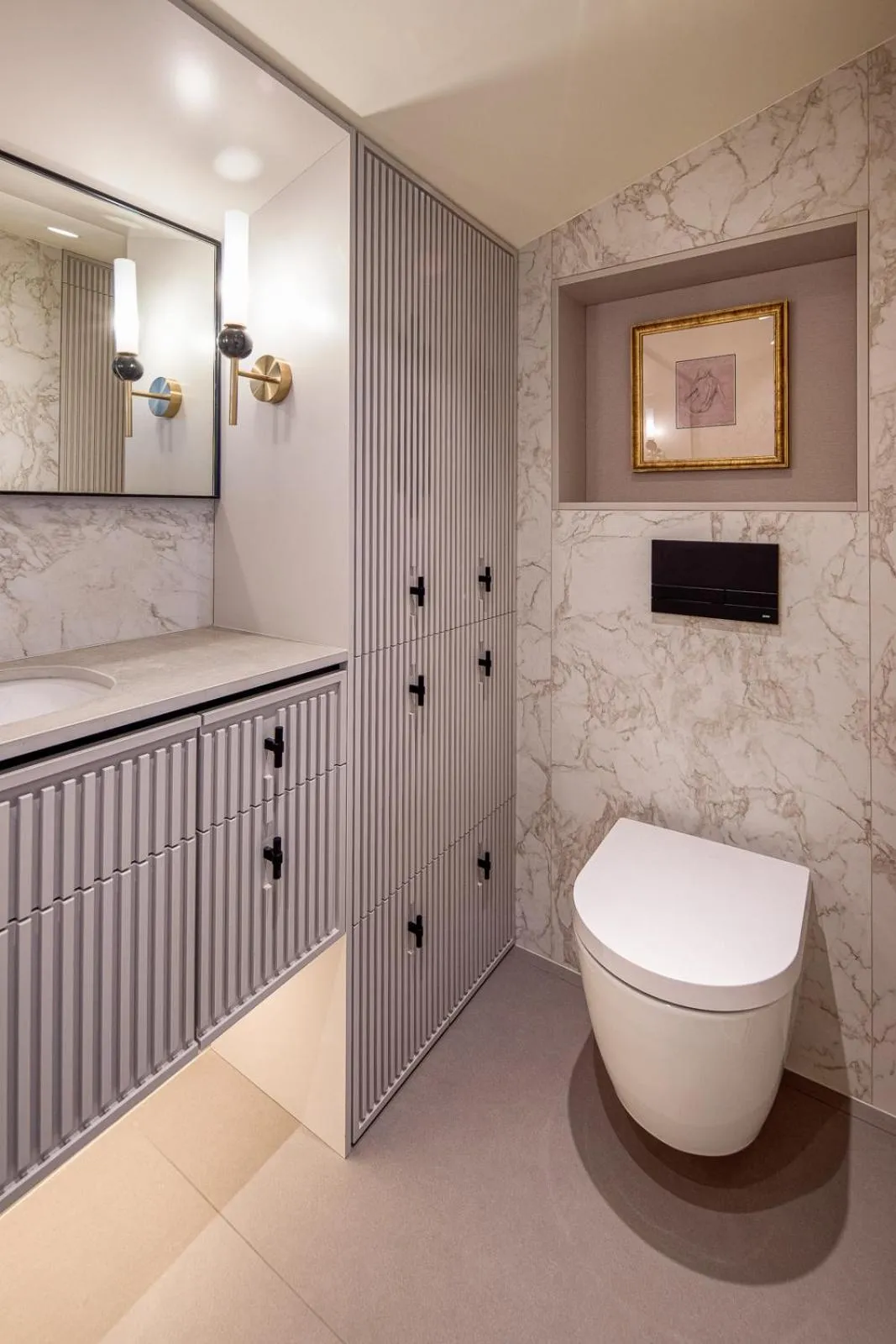 Toilet in Art Boutique