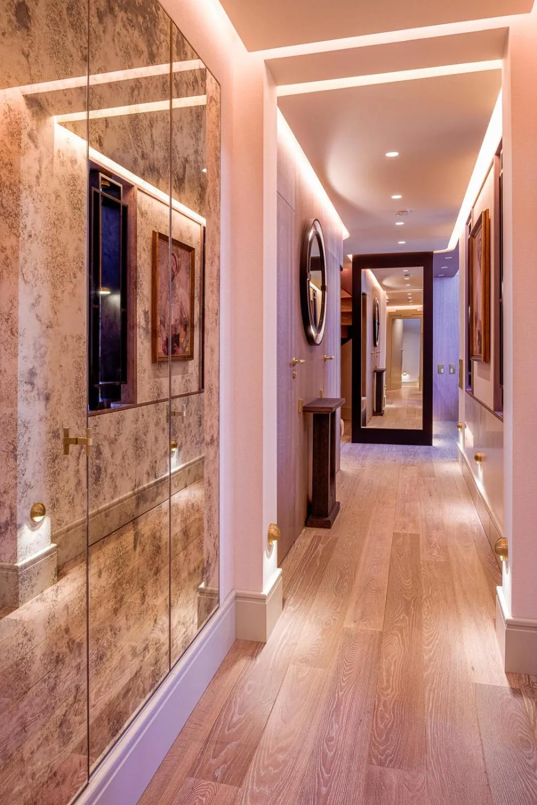 Communal lounge/ TV room in Art Boutique