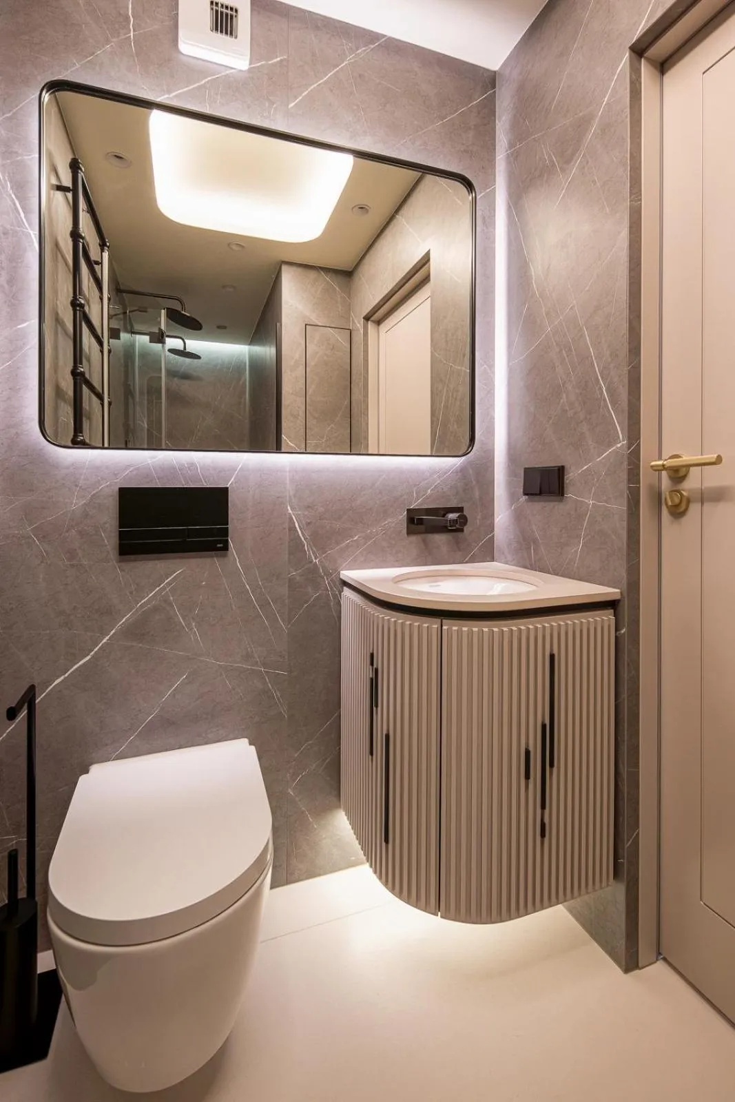 Shower in Art Boutique