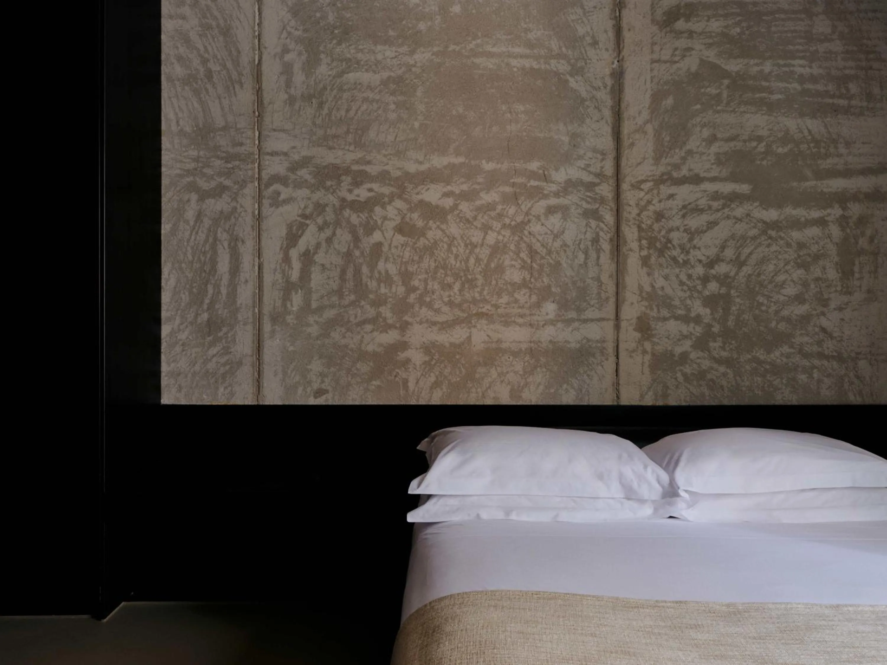 Bed in STRAF, Milan, a Member of Design Hotels