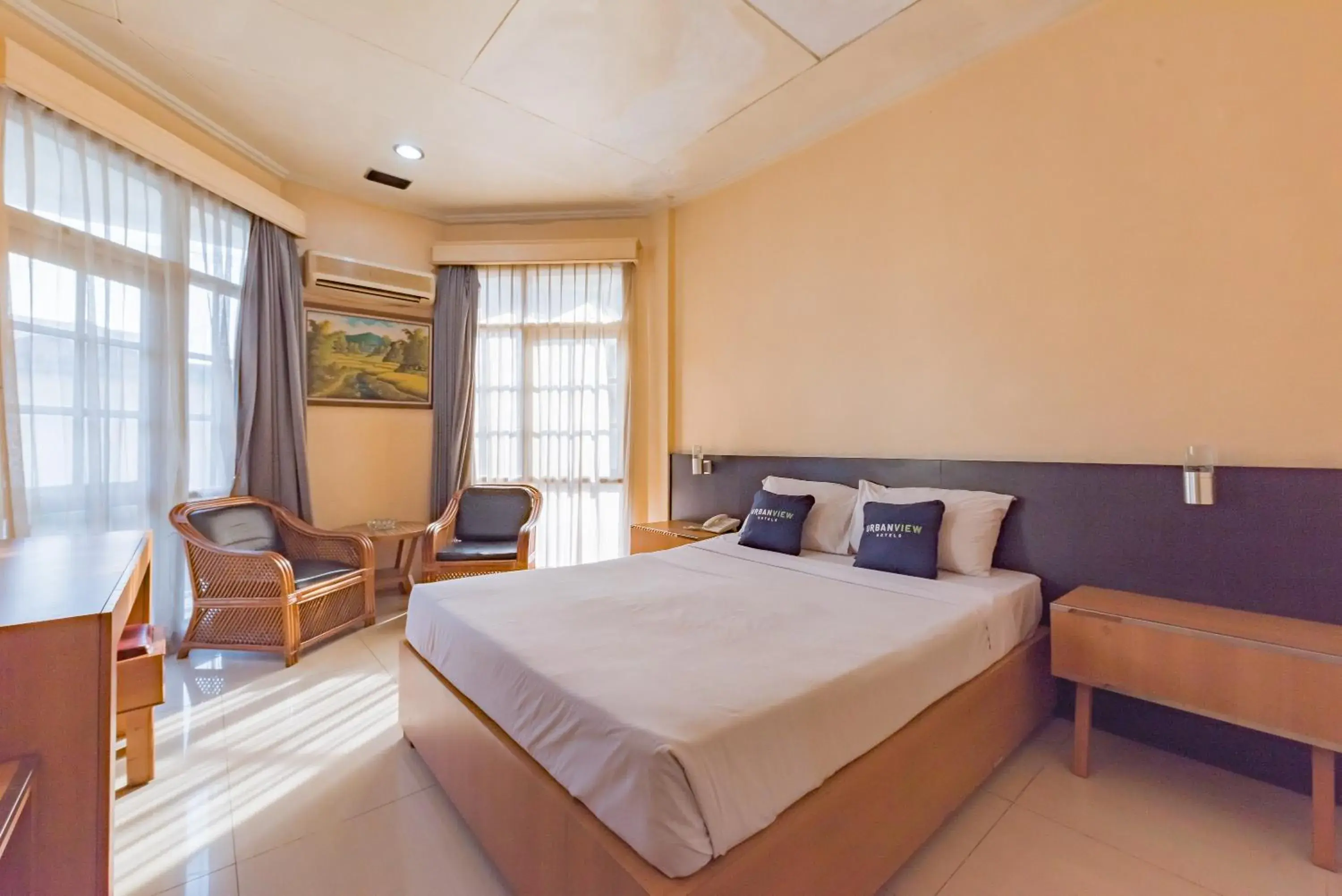 Standard Double Room in Urbanview Hotel Crown Tasikmalaya by RedDoorz Standard Double Room in Urbanview Hotel Crown Tasikmalaya by RedDoorz