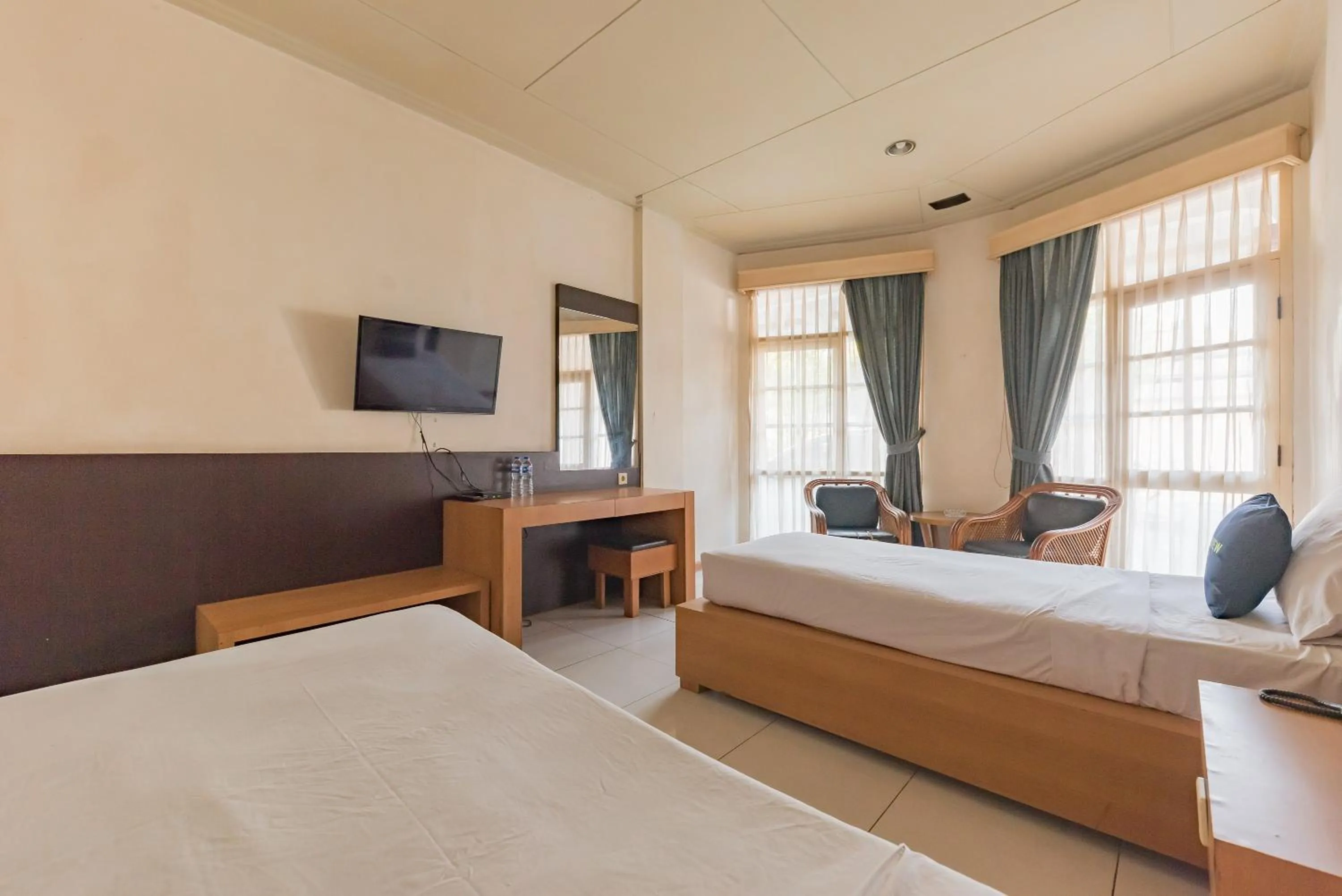 Bedroom, Bed in Urbanview Hotel Crown Tasikmalaya by RedDoorz