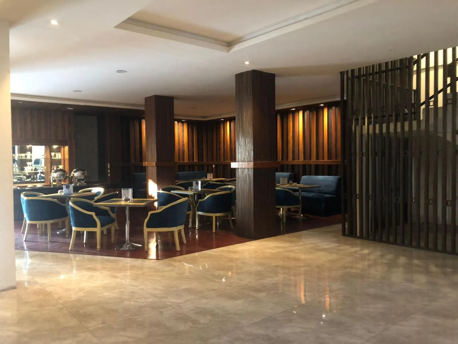 Restaurant/places to eat in Hotel Aruni Ancol