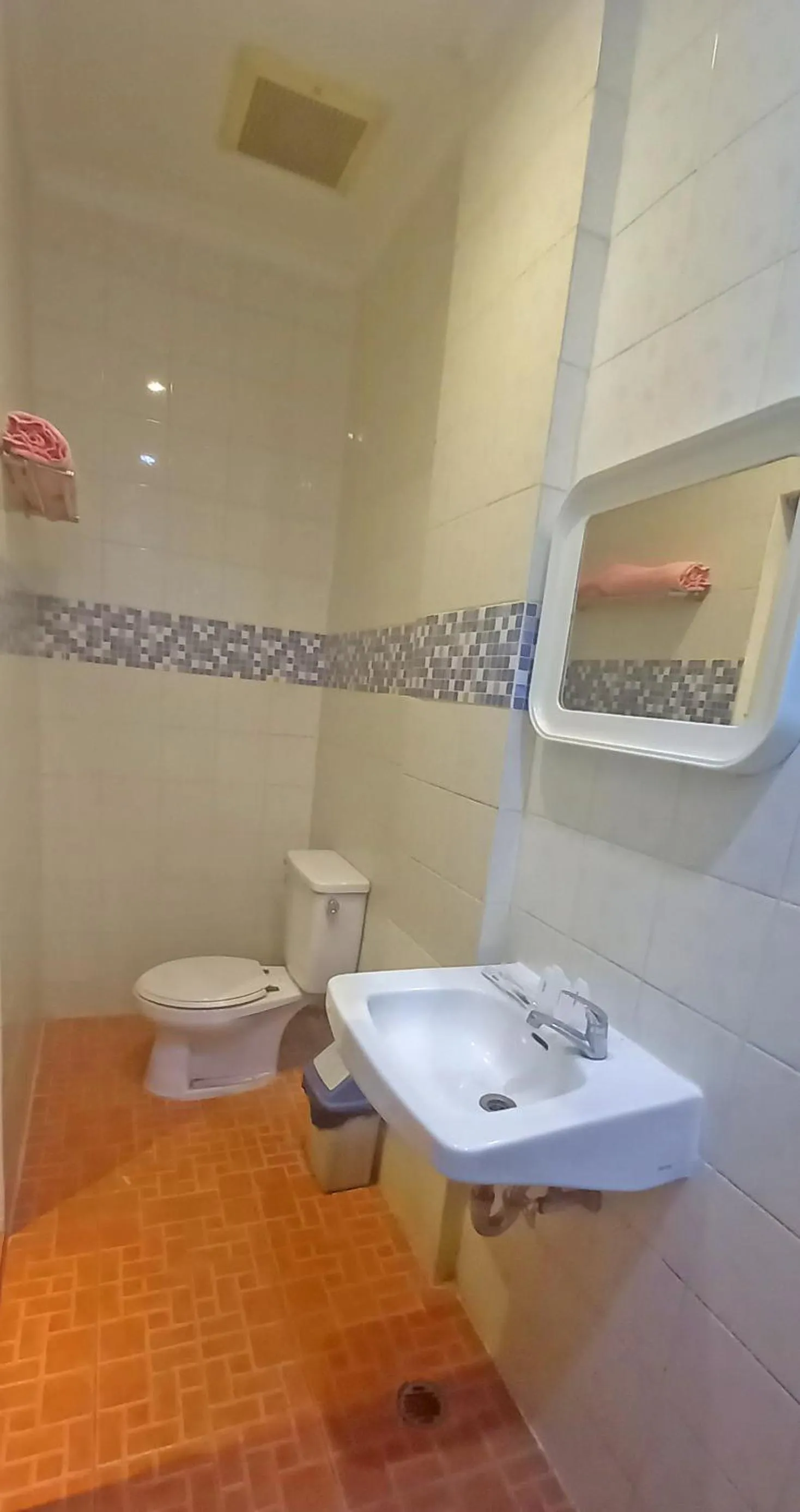 Bathroom in Hotel Aruni Ancol
