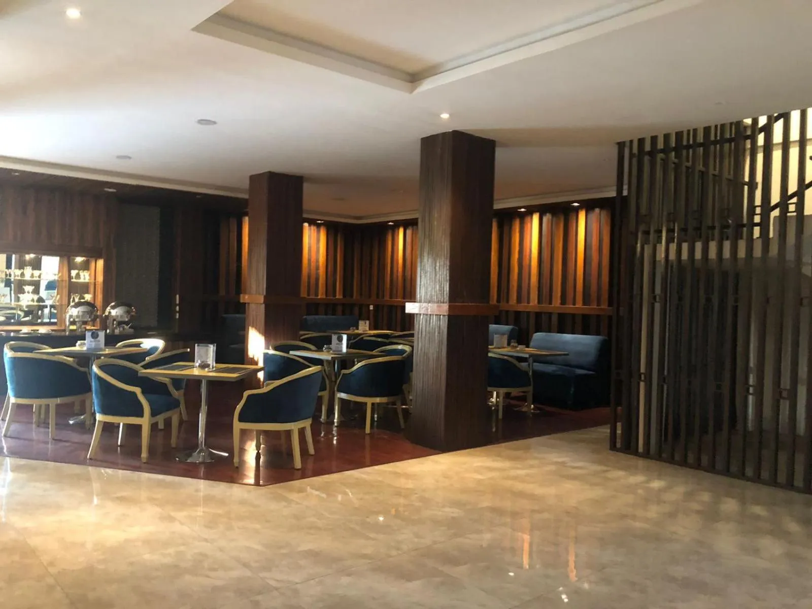Restaurant/places to eat in Hotel Aruni Ancol