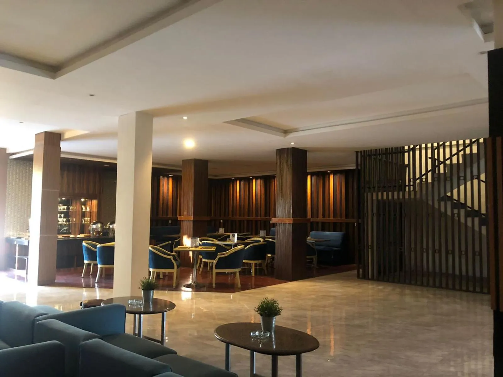 Restaurant/places to eat in Hotel Aruni Ancol