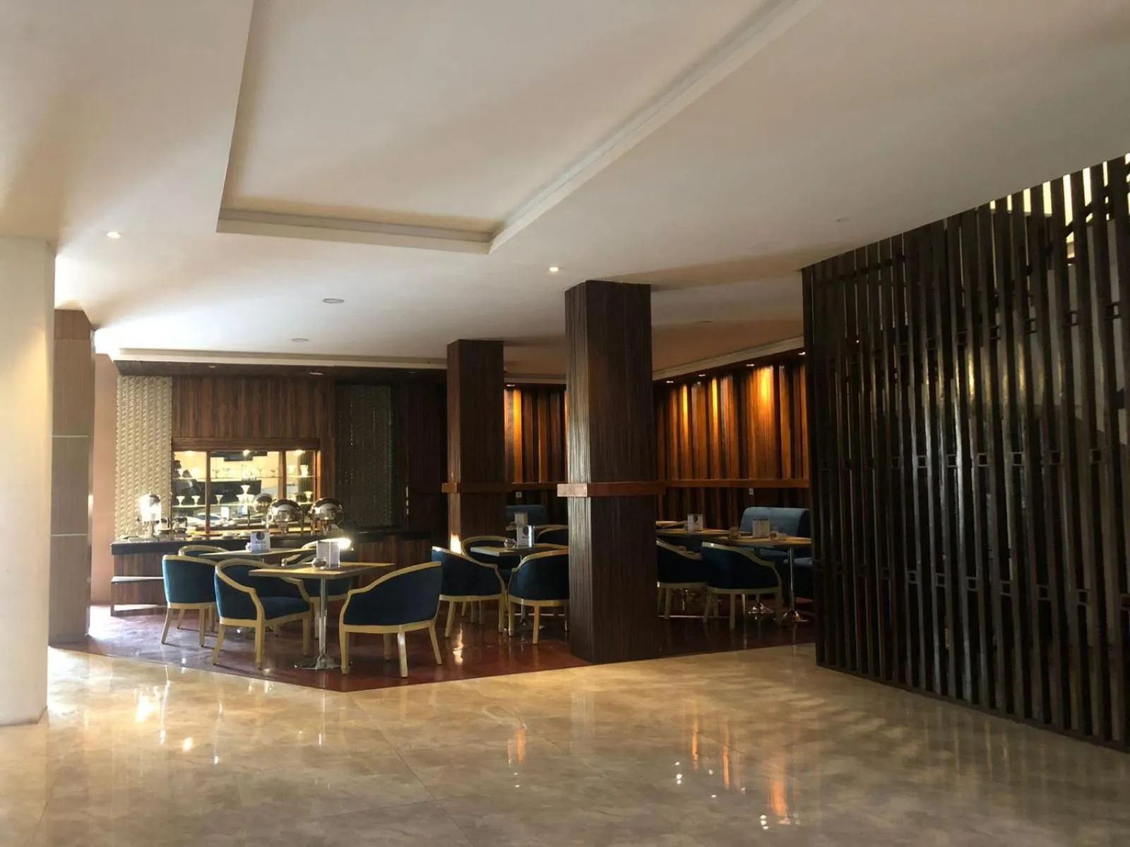 Restaurant/places to eat in Hotel Aruni Ancol