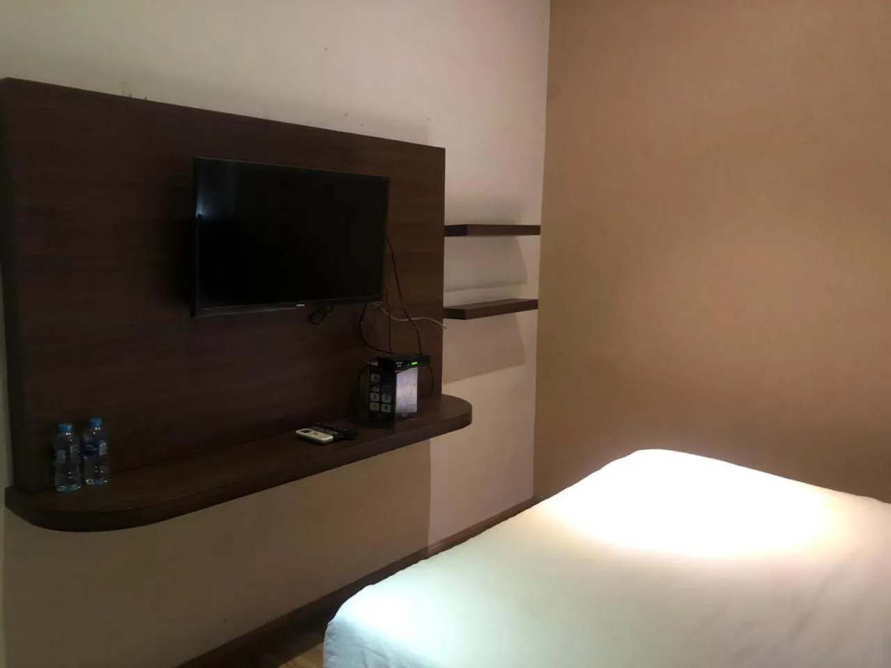 TV and multimedia, Bed in Hotel Aruni Ancol