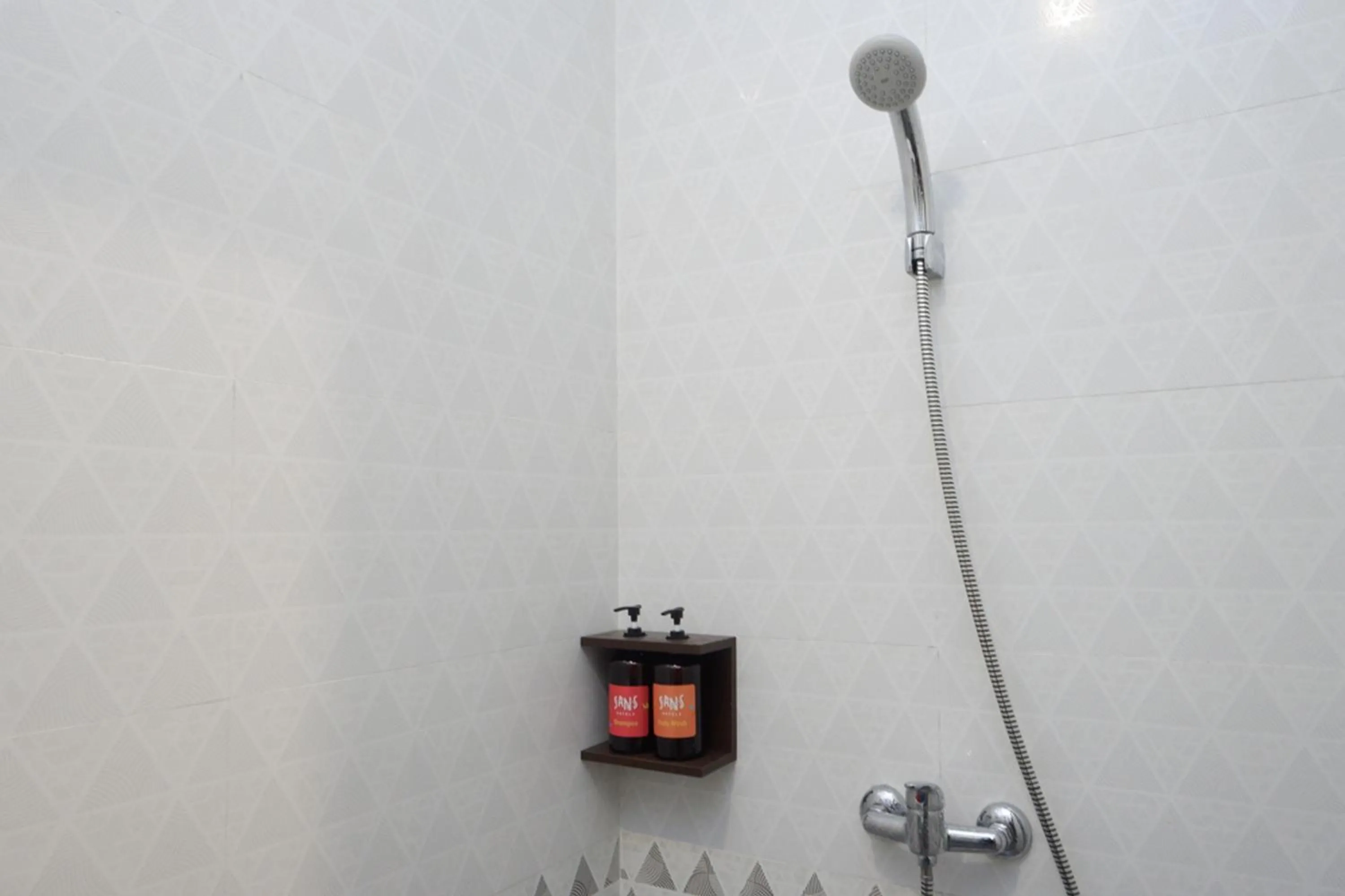 Bathroom in Sans Hotel Good Wish Semarang