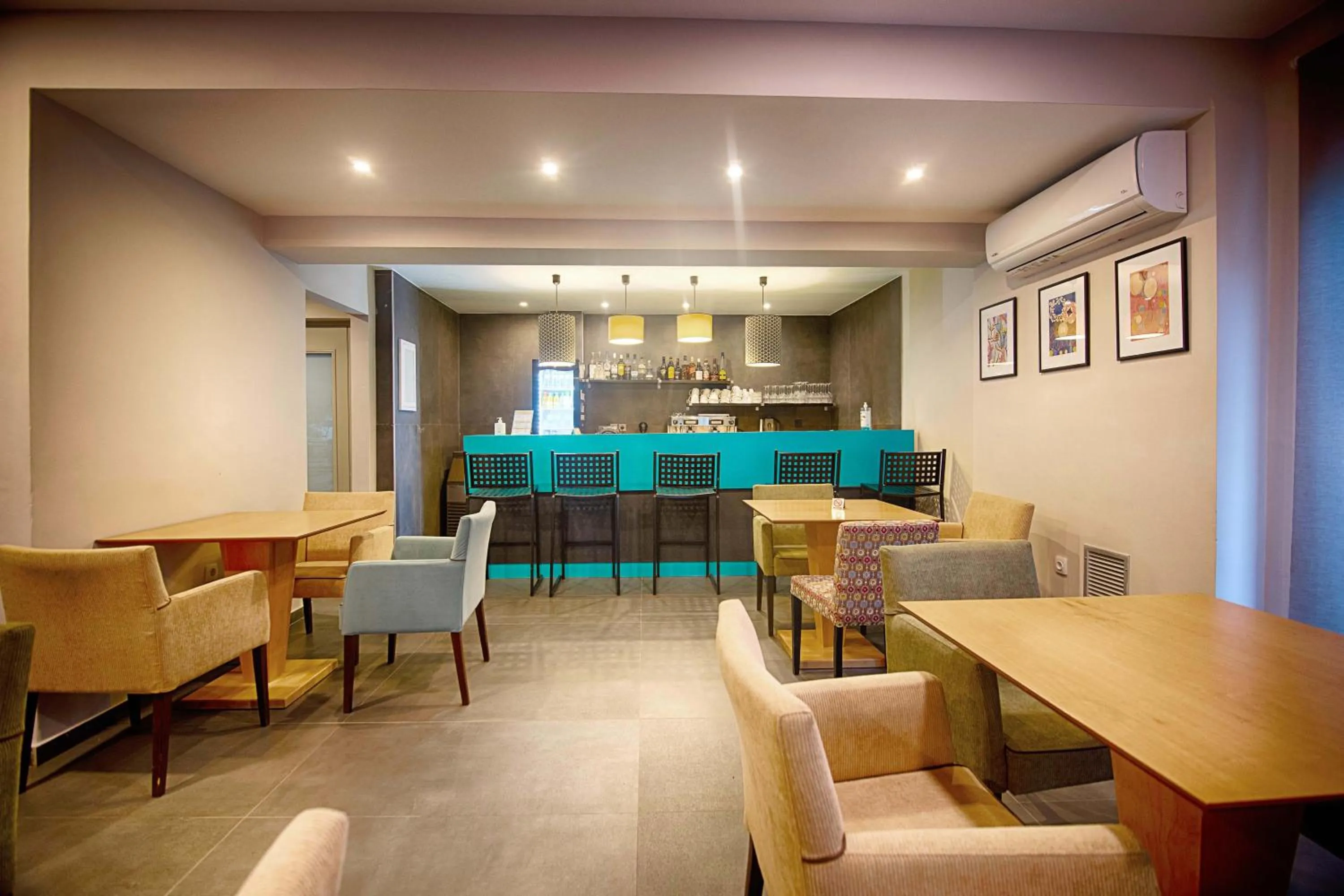 Restaurant/places to eat in FALIREON HOTEL