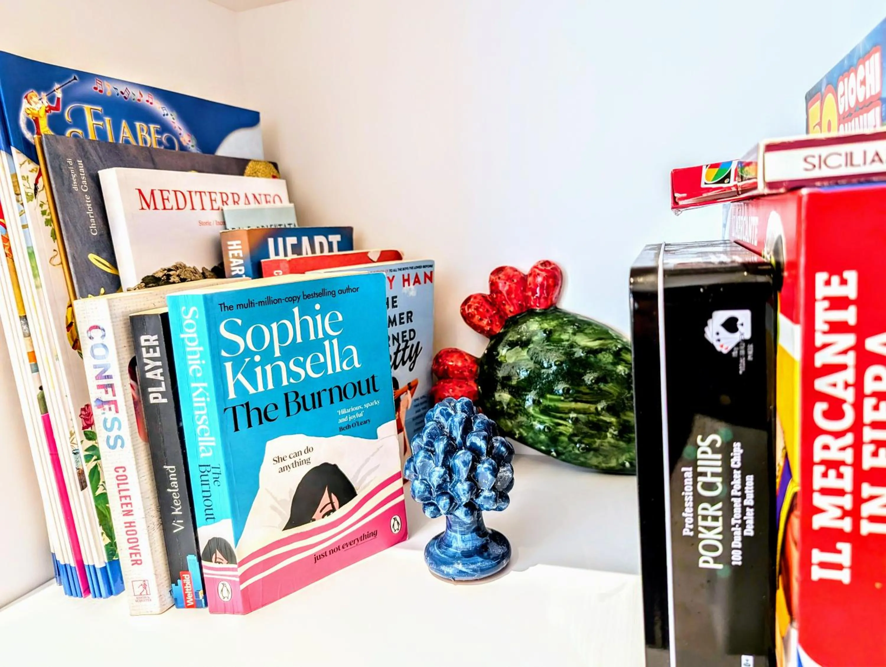 Library in CI VULIA b&b - Sicilia sea, pool, bbq, tv, wi-fi