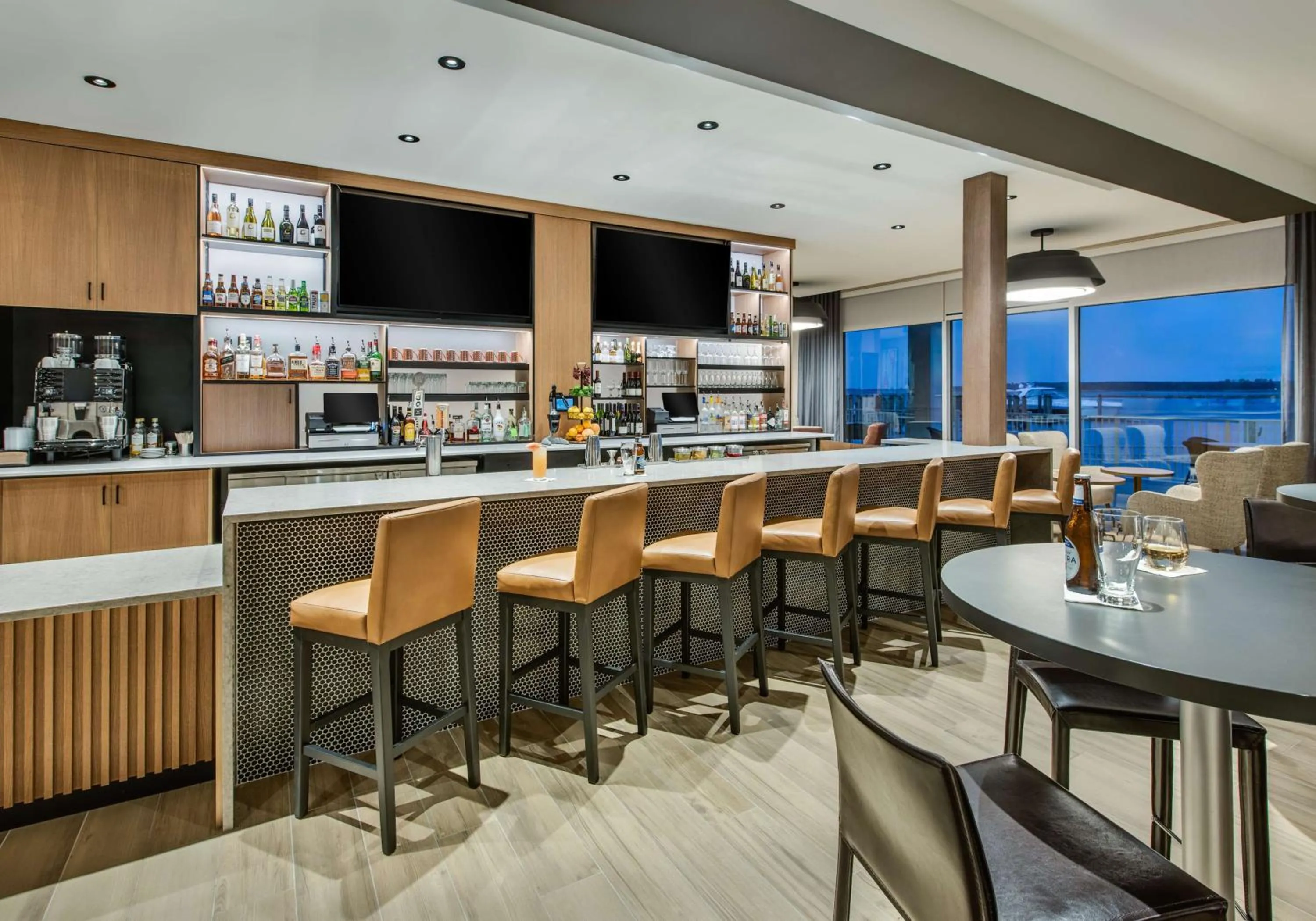 Restaurant/places to eat in Hyatt Place Kent Narrows And Marina