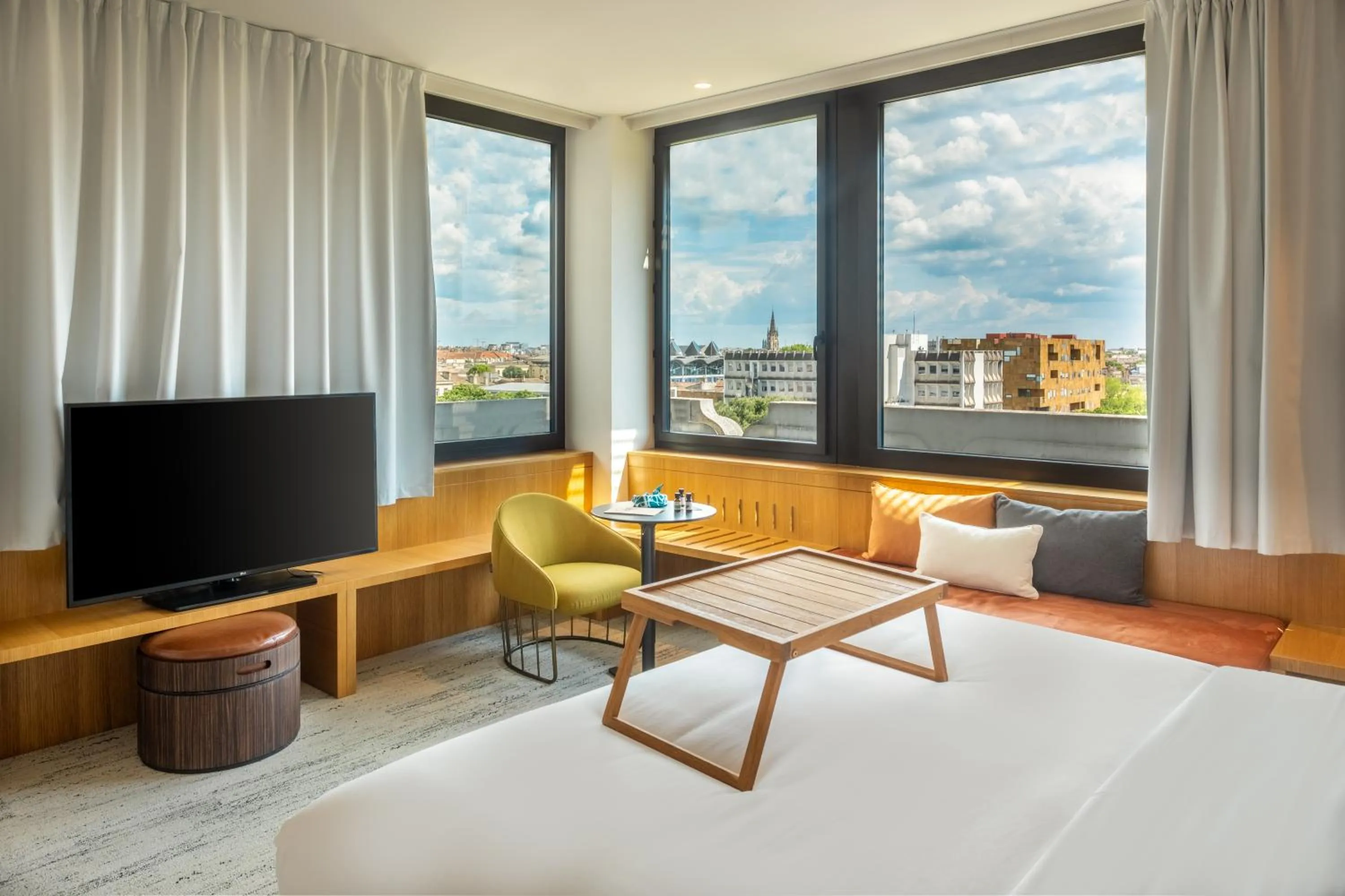 Communal lounge/ TV room, Bed in FirstName Bordeaux, Part of JdV by Hyatt