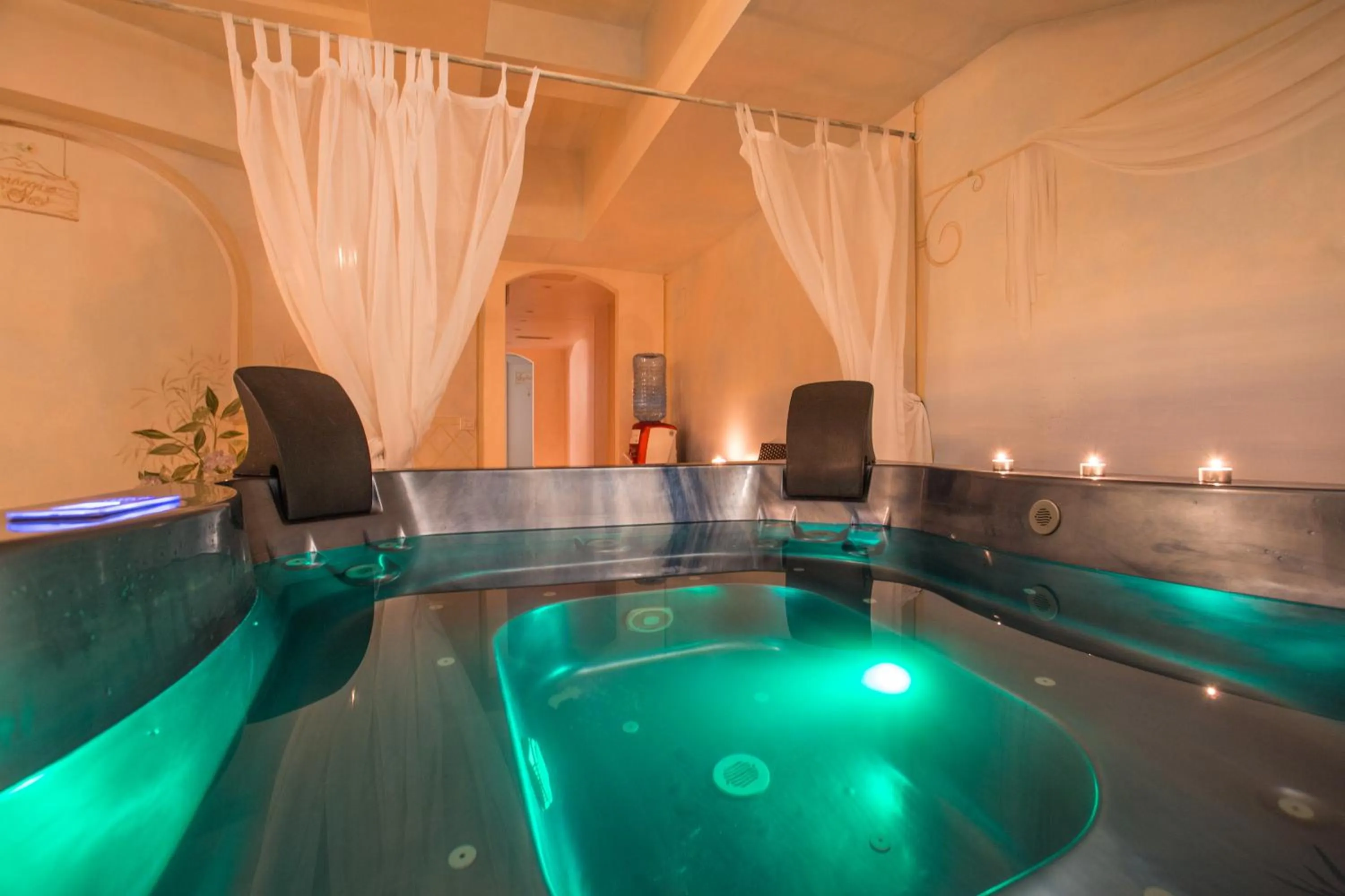 Hot Tub in Hotel Spiaggia d'Oro - Charme & Boutique - Garda Lake Collection
