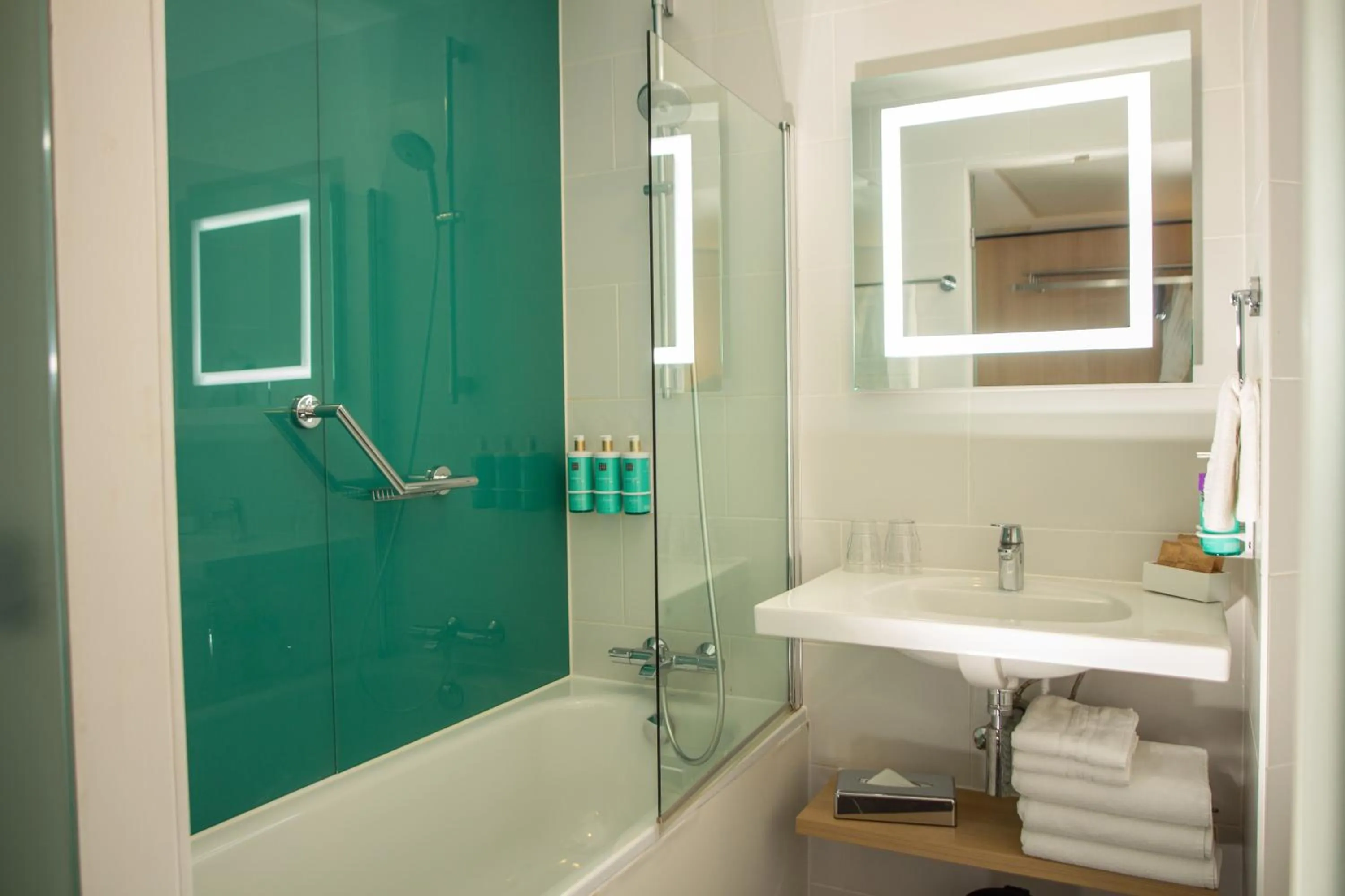 Shower in Novotel London Wembley