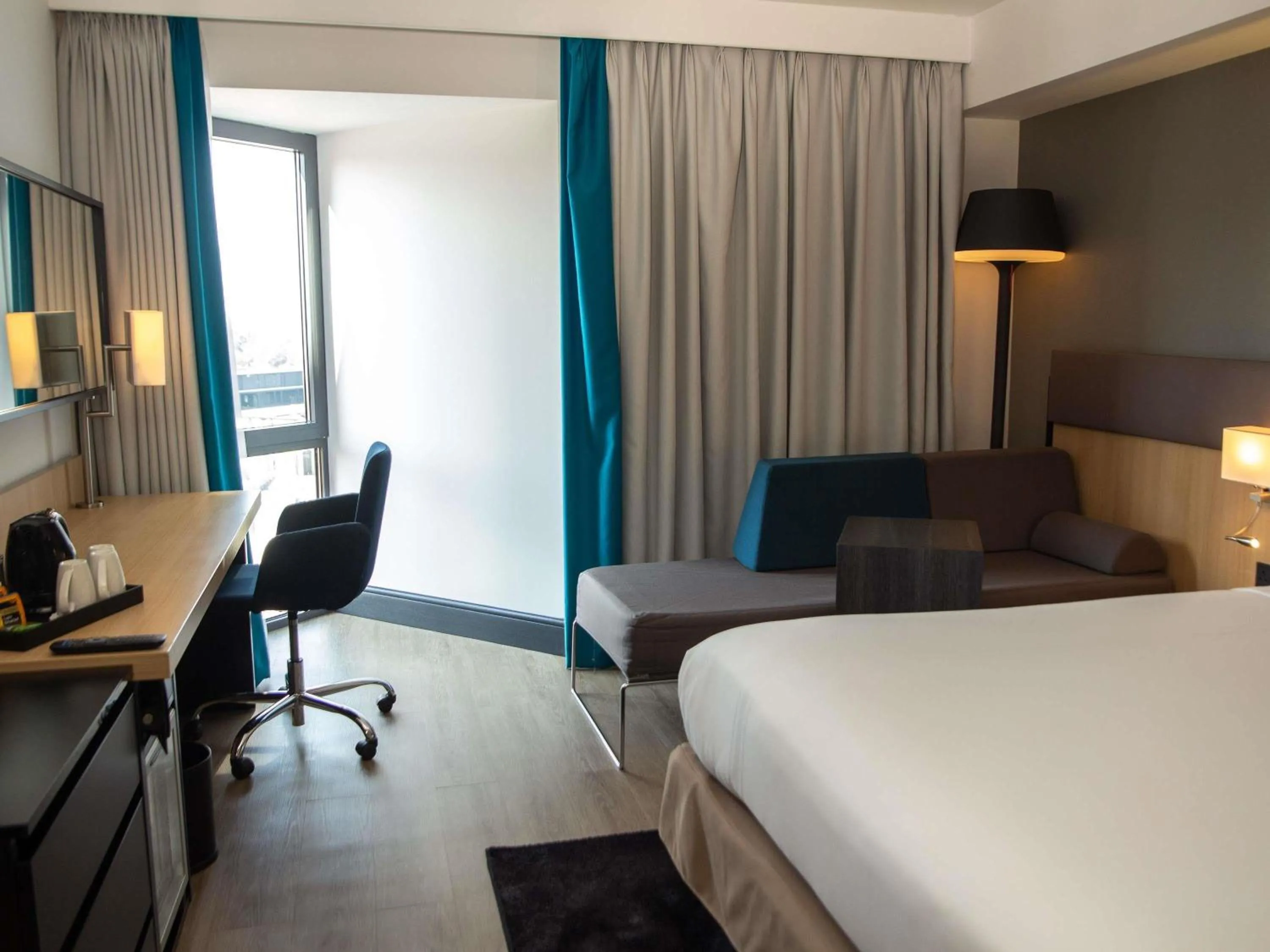 Bedroom, Bed in Novotel London Wembley