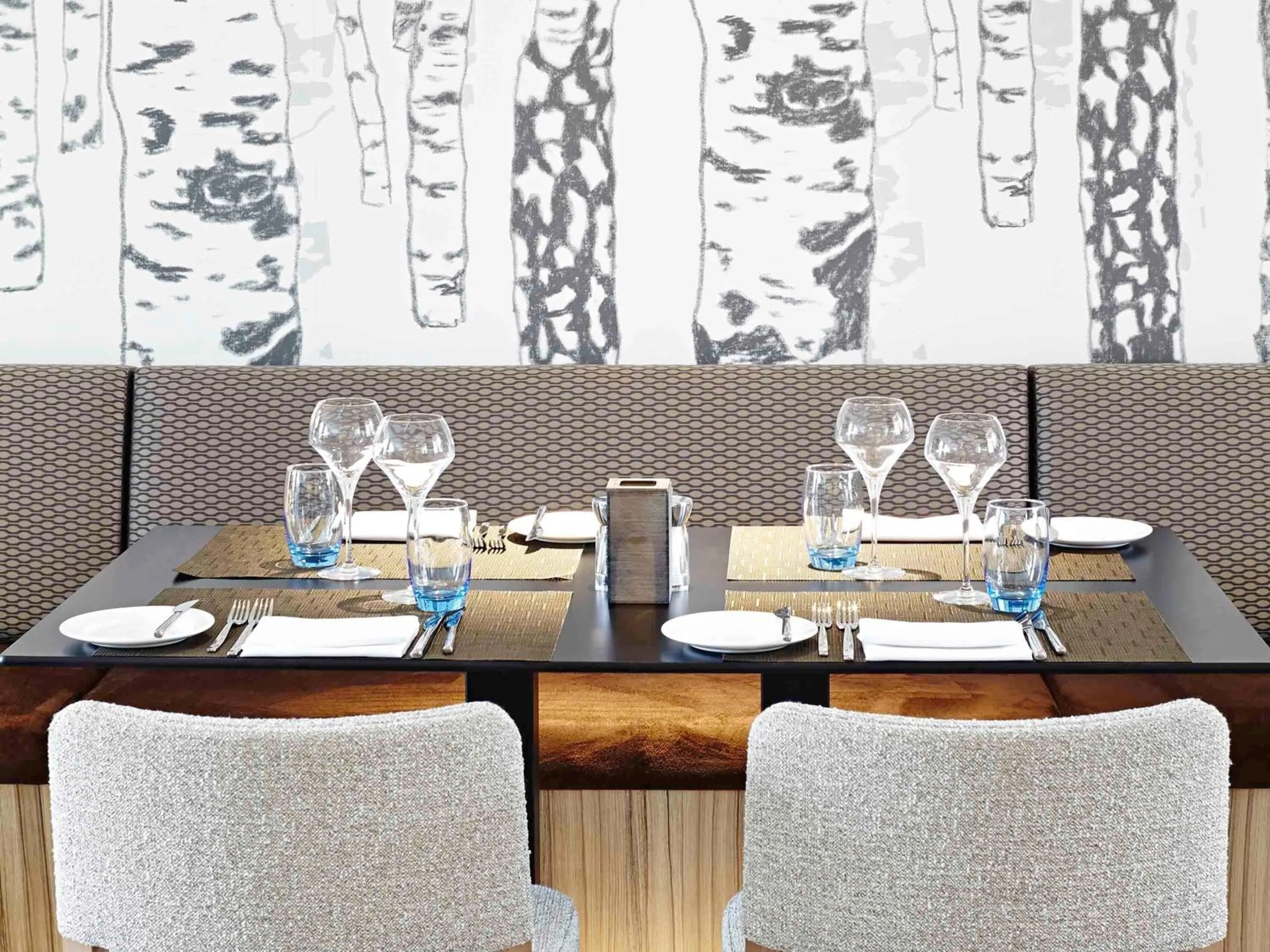 Restaurant/places to eat in Novotel London Wembley