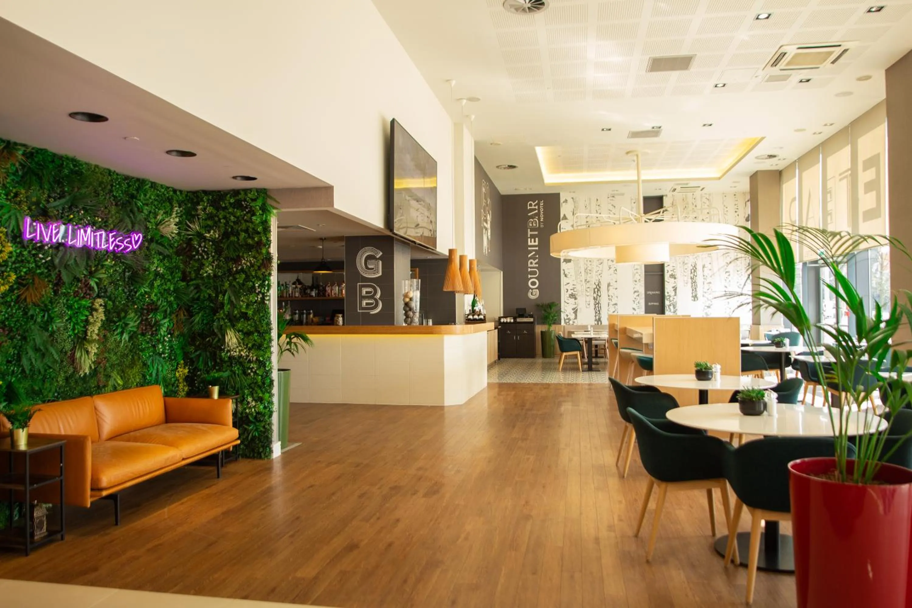 Lobby or reception in Novotel London Wembley