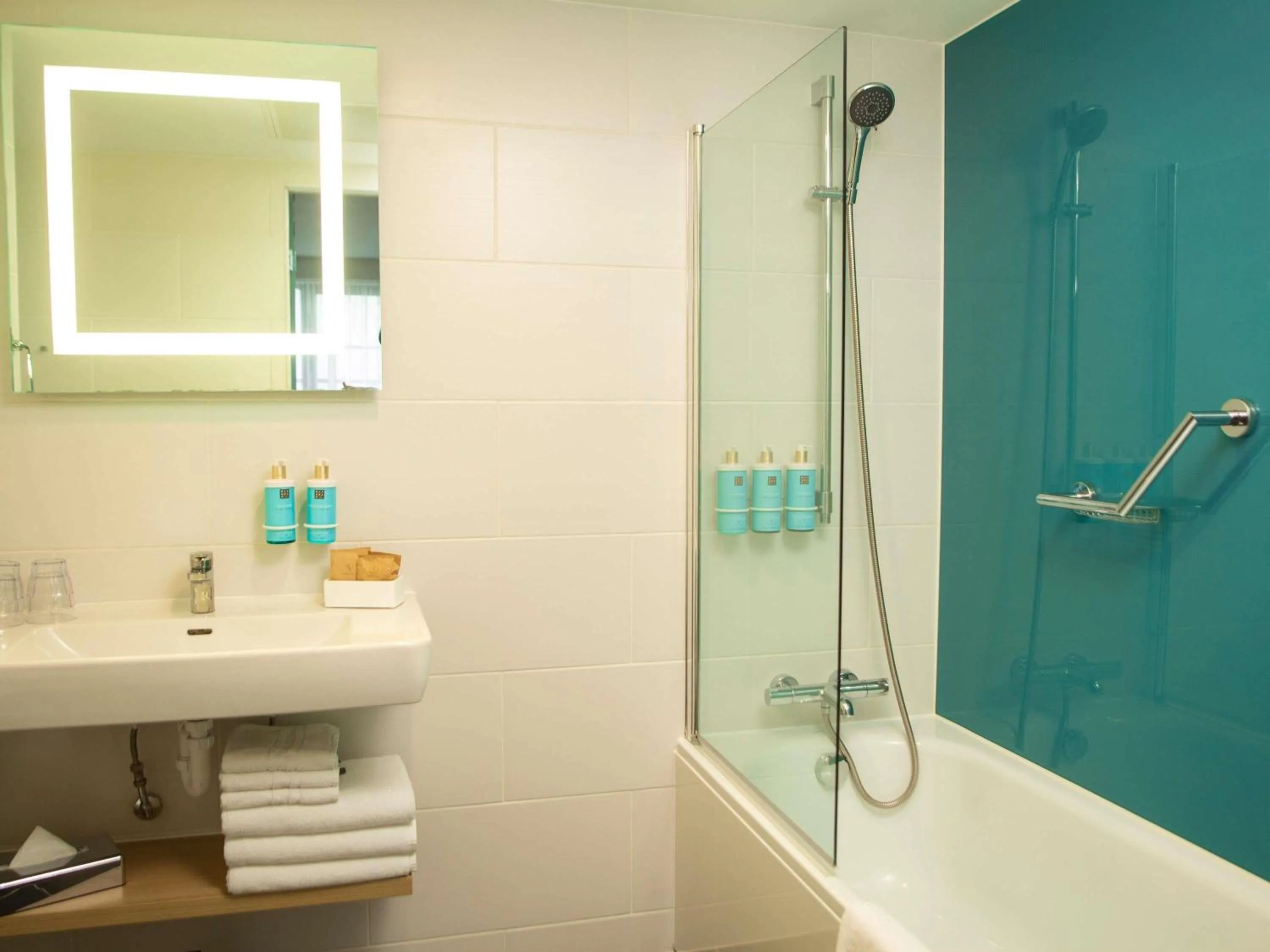 Bedroom in Novotel London Wembley