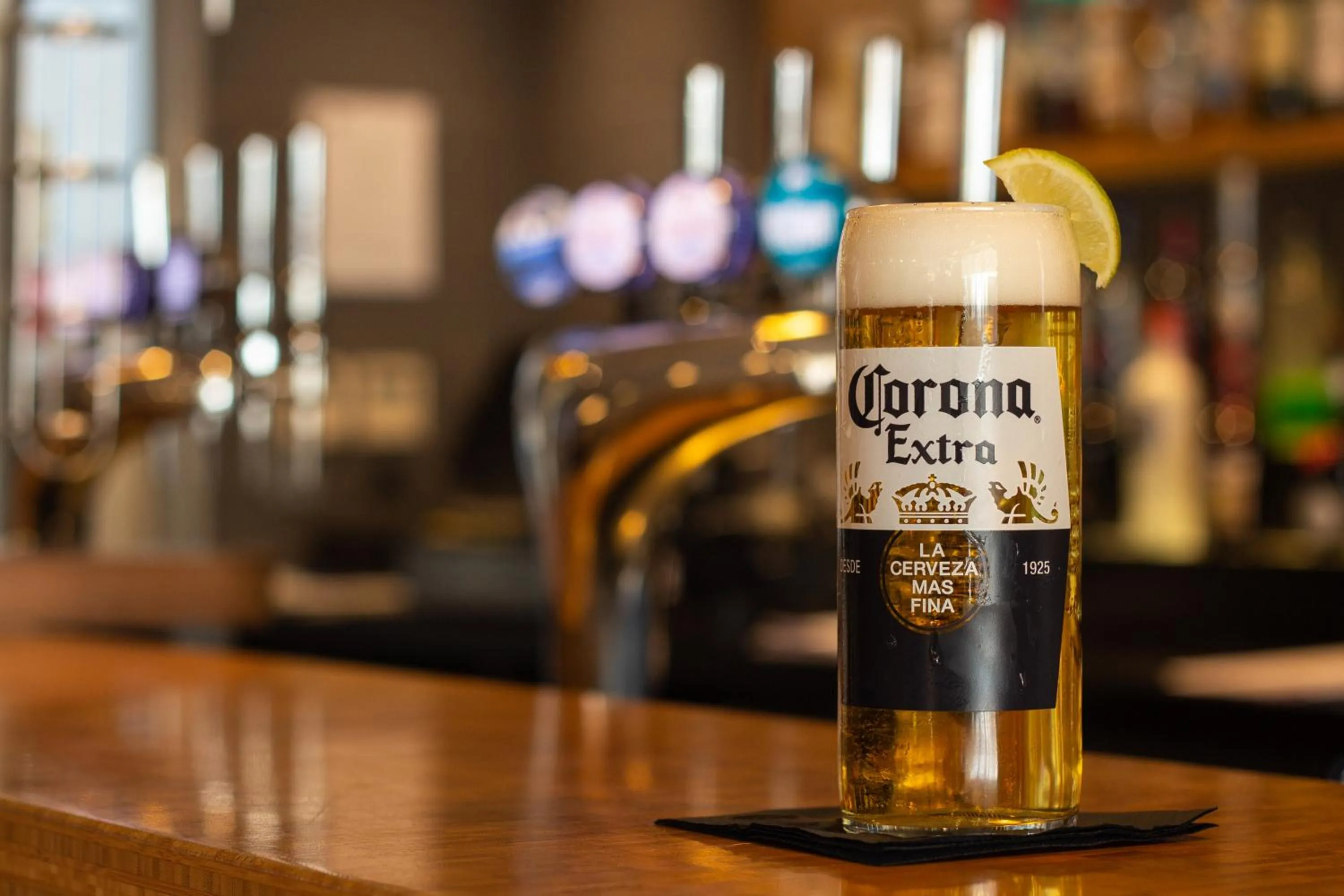 Lounge or bar in Novotel London Wembley