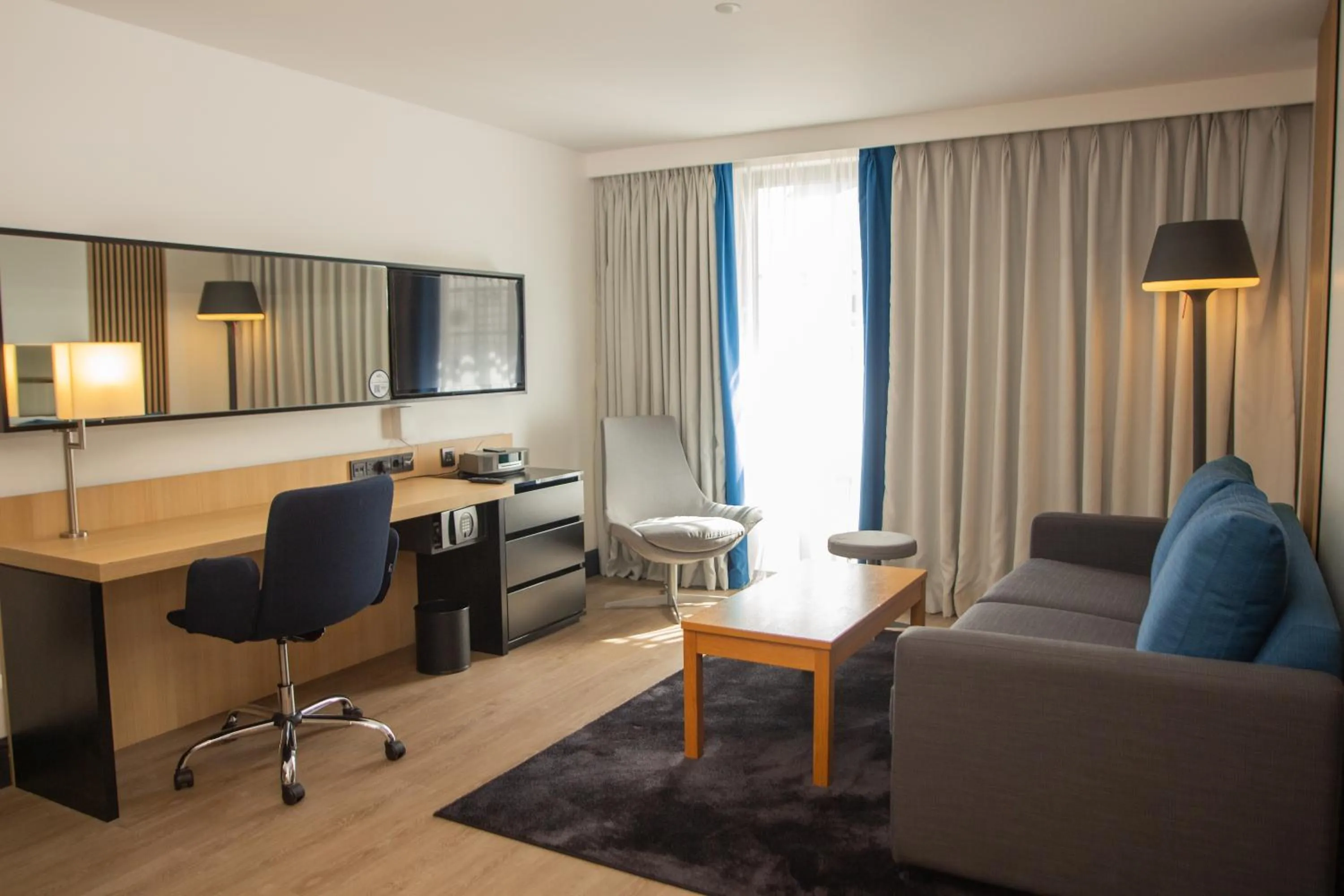 TV and multimedia in Novotel London Wembley