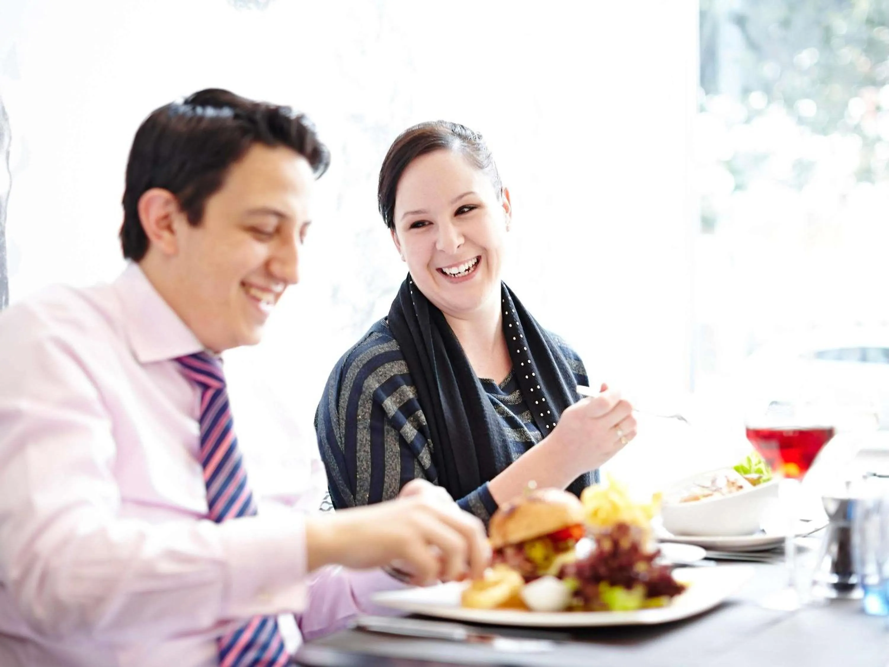 Lounge or bar in Novotel London Wembley