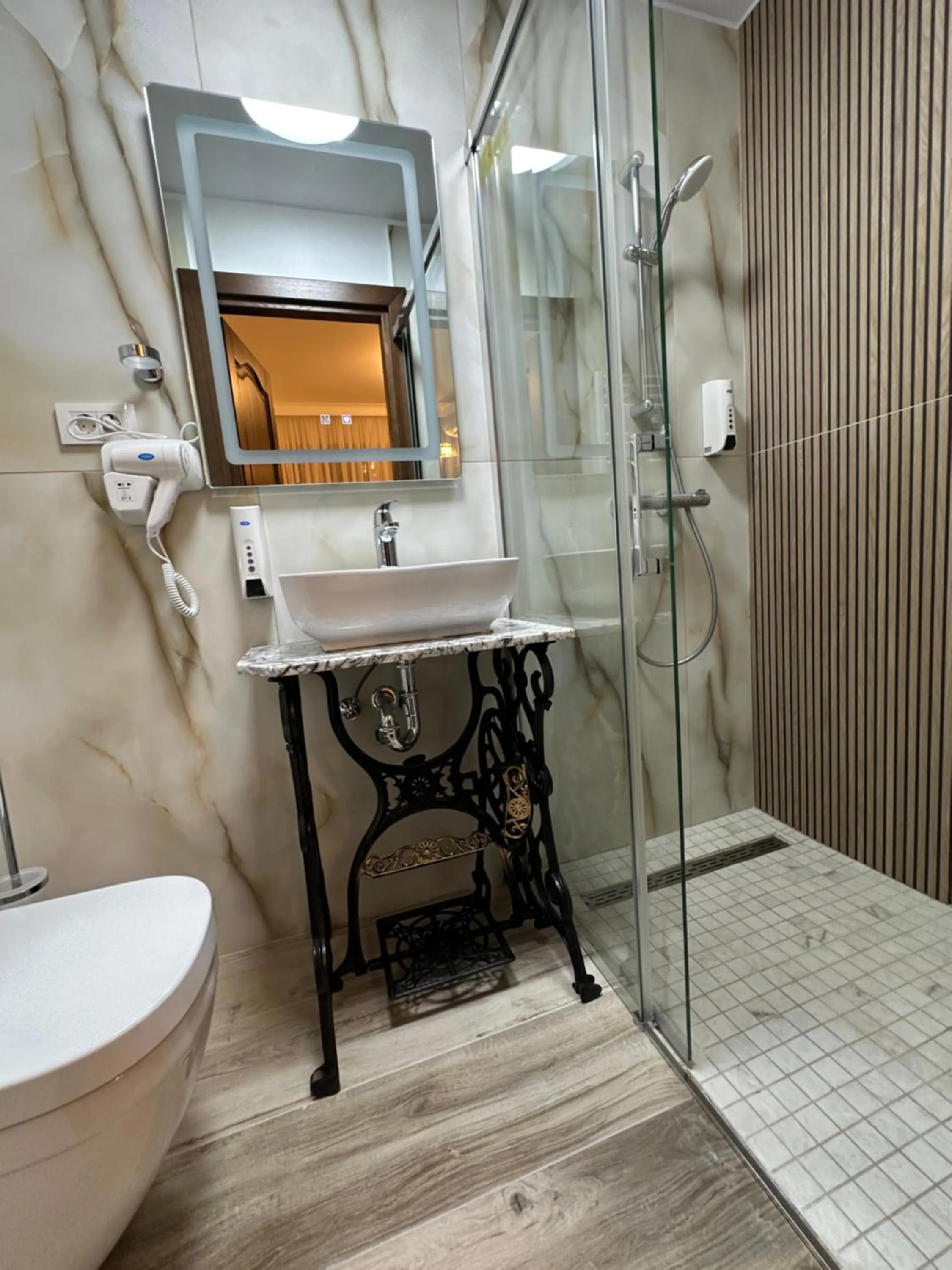 Hotel Boutique Cathedral Plaza Residences room for rent downtown