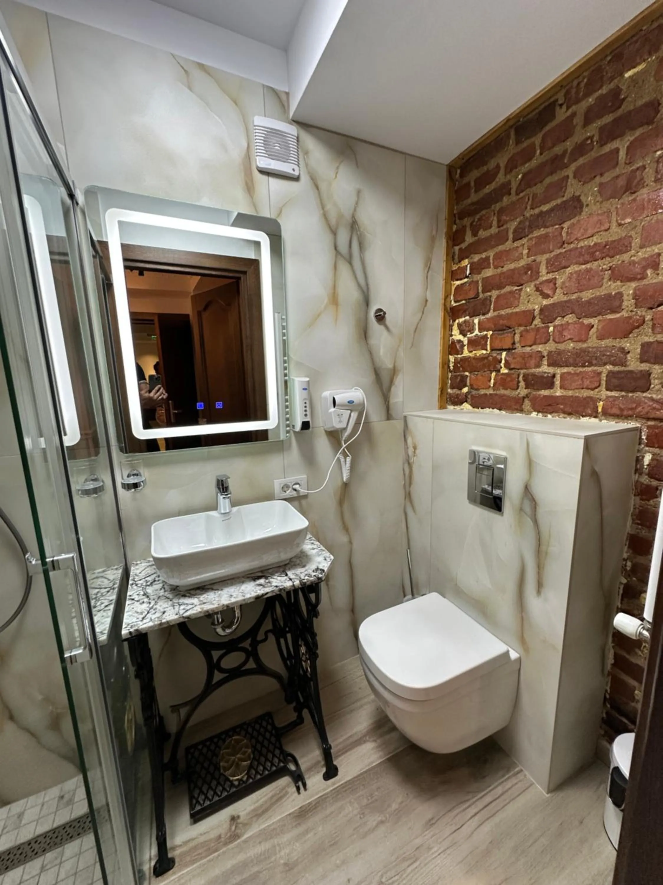 Hotel Boutique Cathedral Plaza Residences room for rent downtown