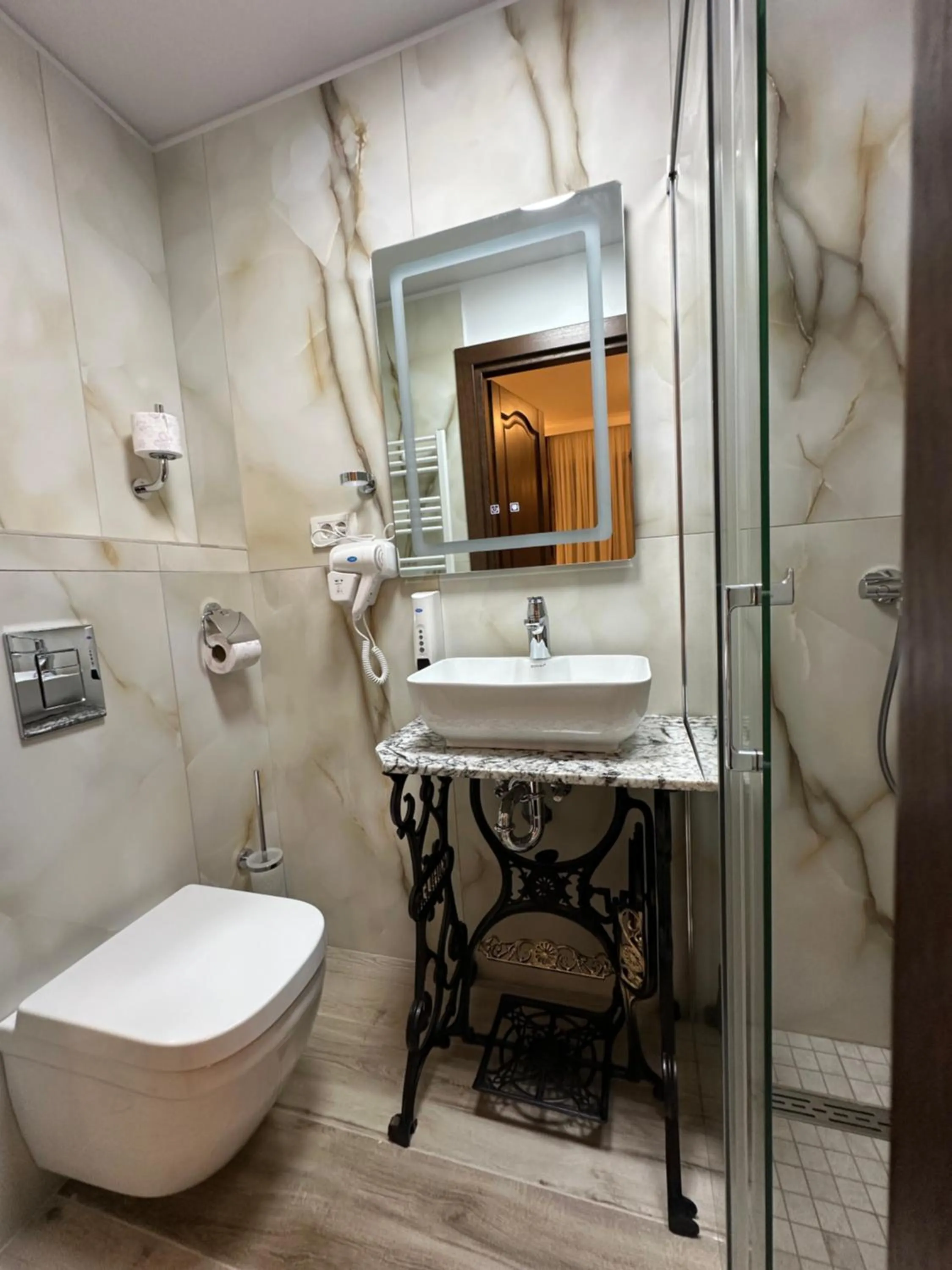 Hotel Boutique Cathedral Plaza Residences room for rent downtown