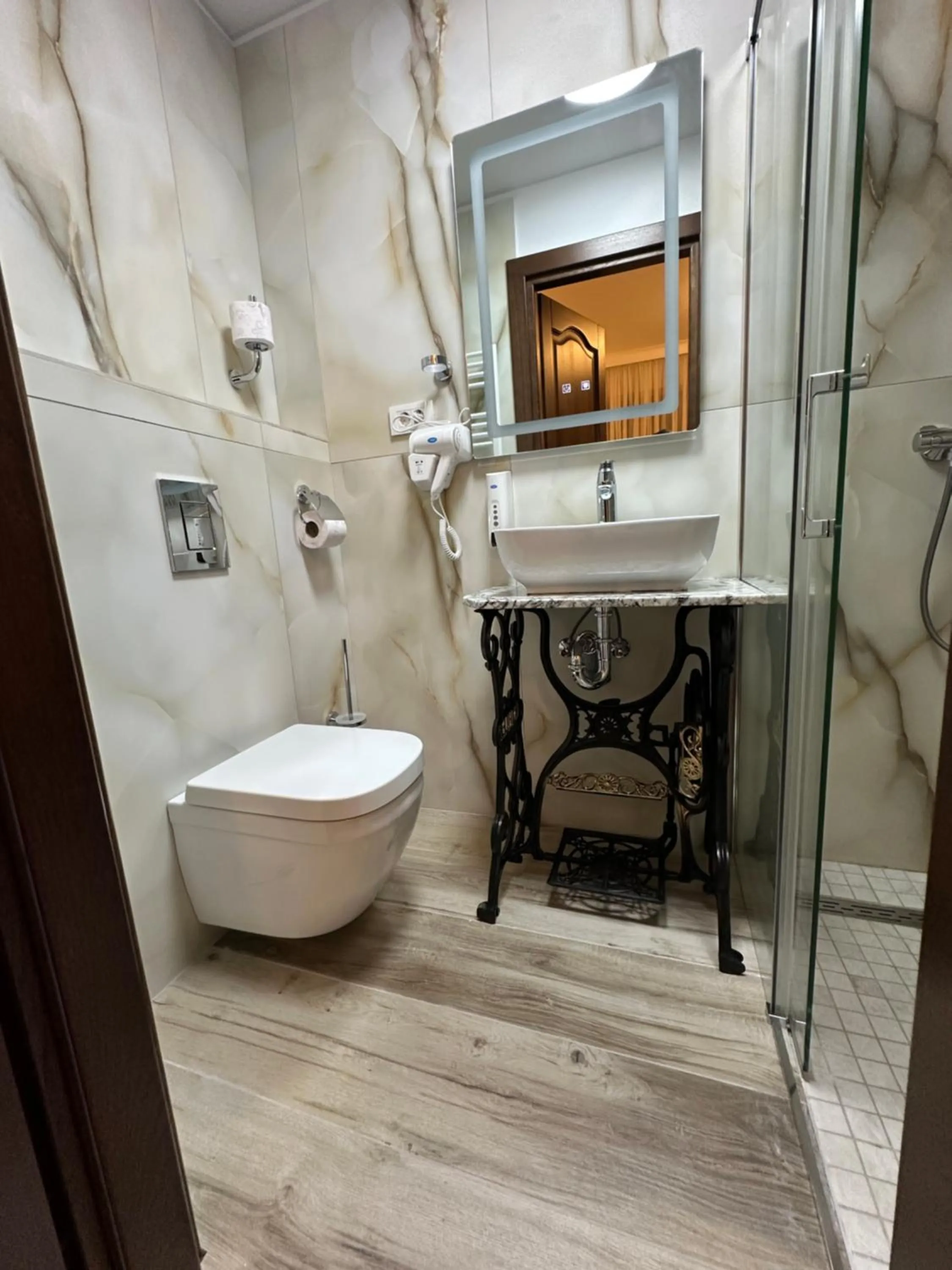 Hotel Boutique Cathedral Plaza Residences room for rent downtown