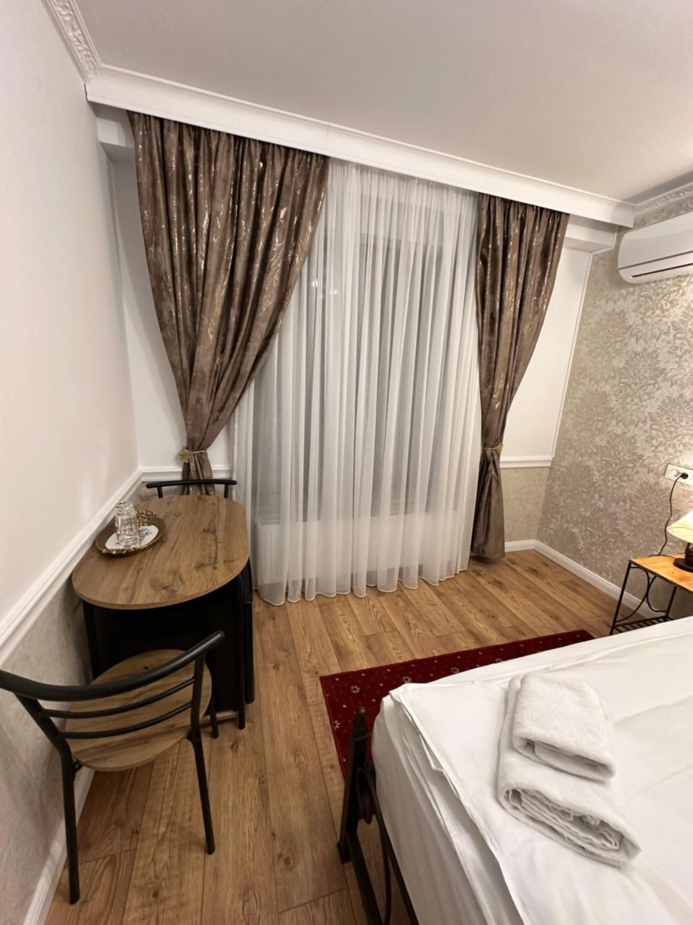 Bed in Hotel Boutique Cathedral Plaza Residences room for rent downtown