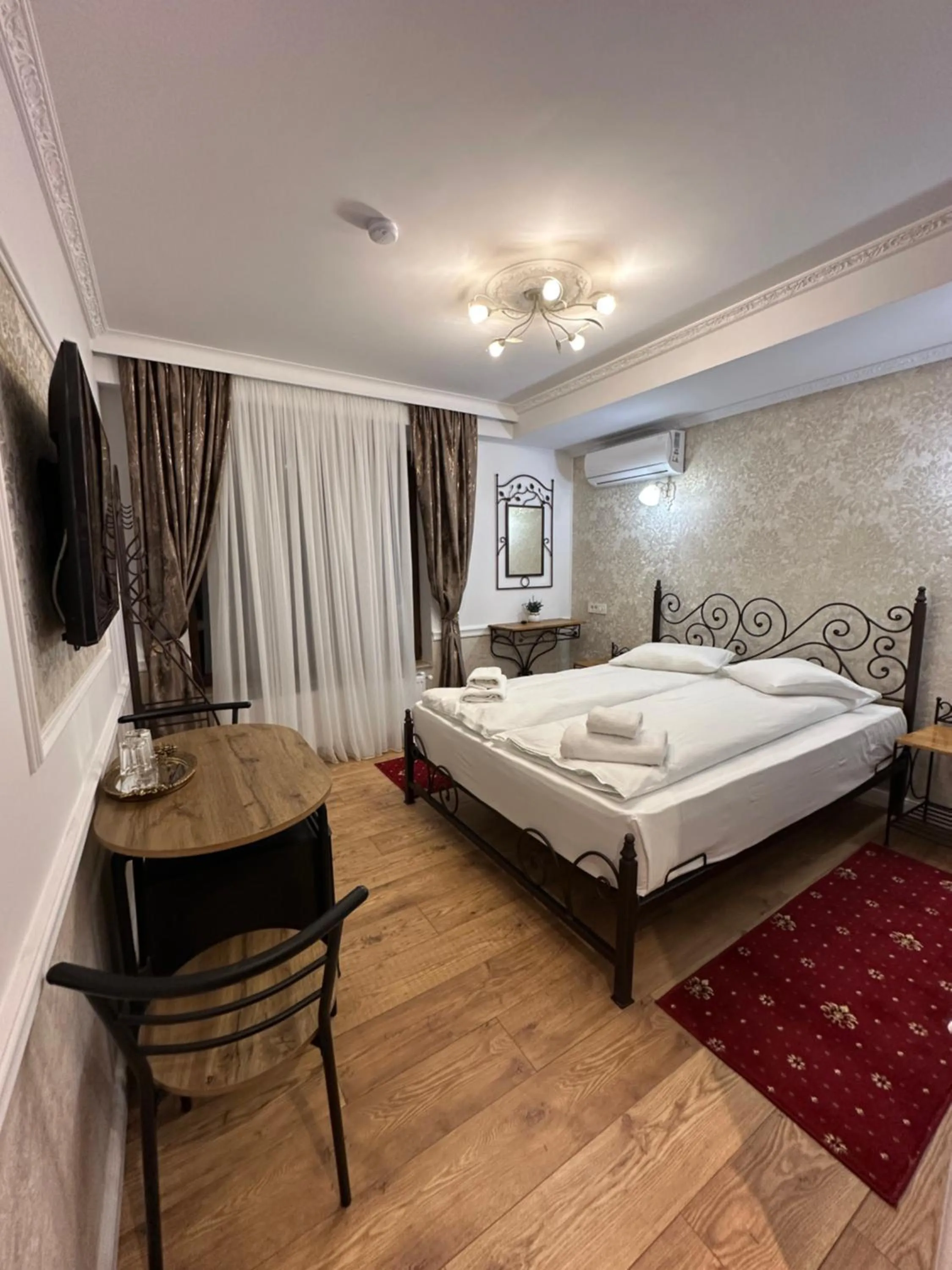 Bed in Hotel Boutique Cathedral Plaza Residences room for rent downtown