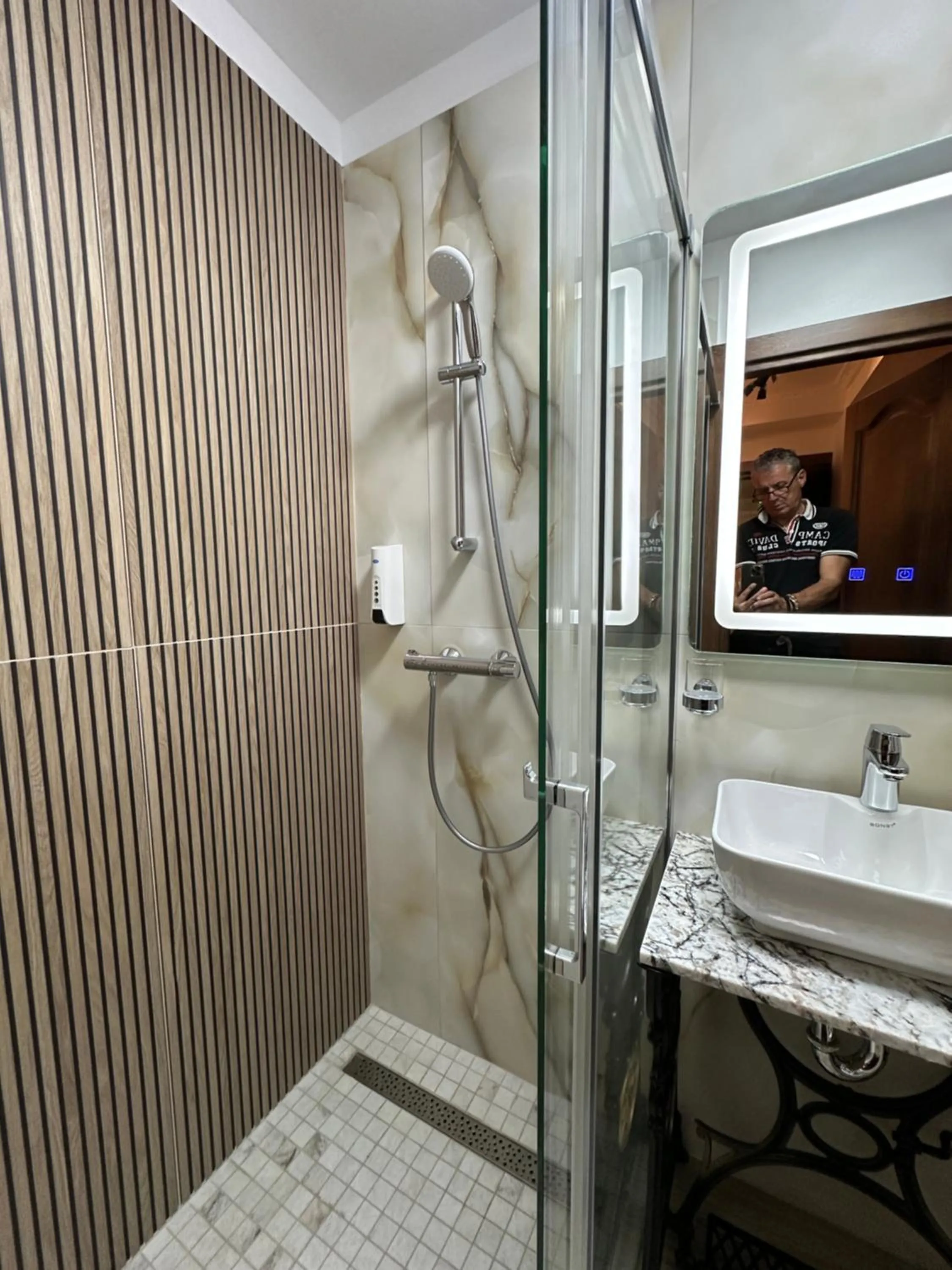 Hotel Boutique Cathedral Plaza Residences room for rent downtown