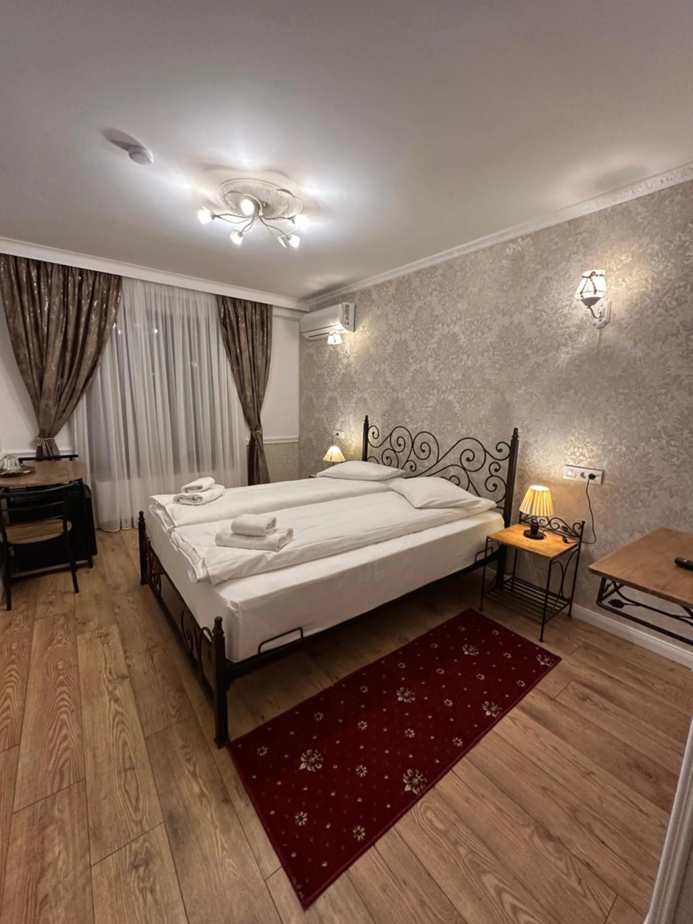 Bed in Hotel Boutique Cathedral Plaza Residences room for rent downtown