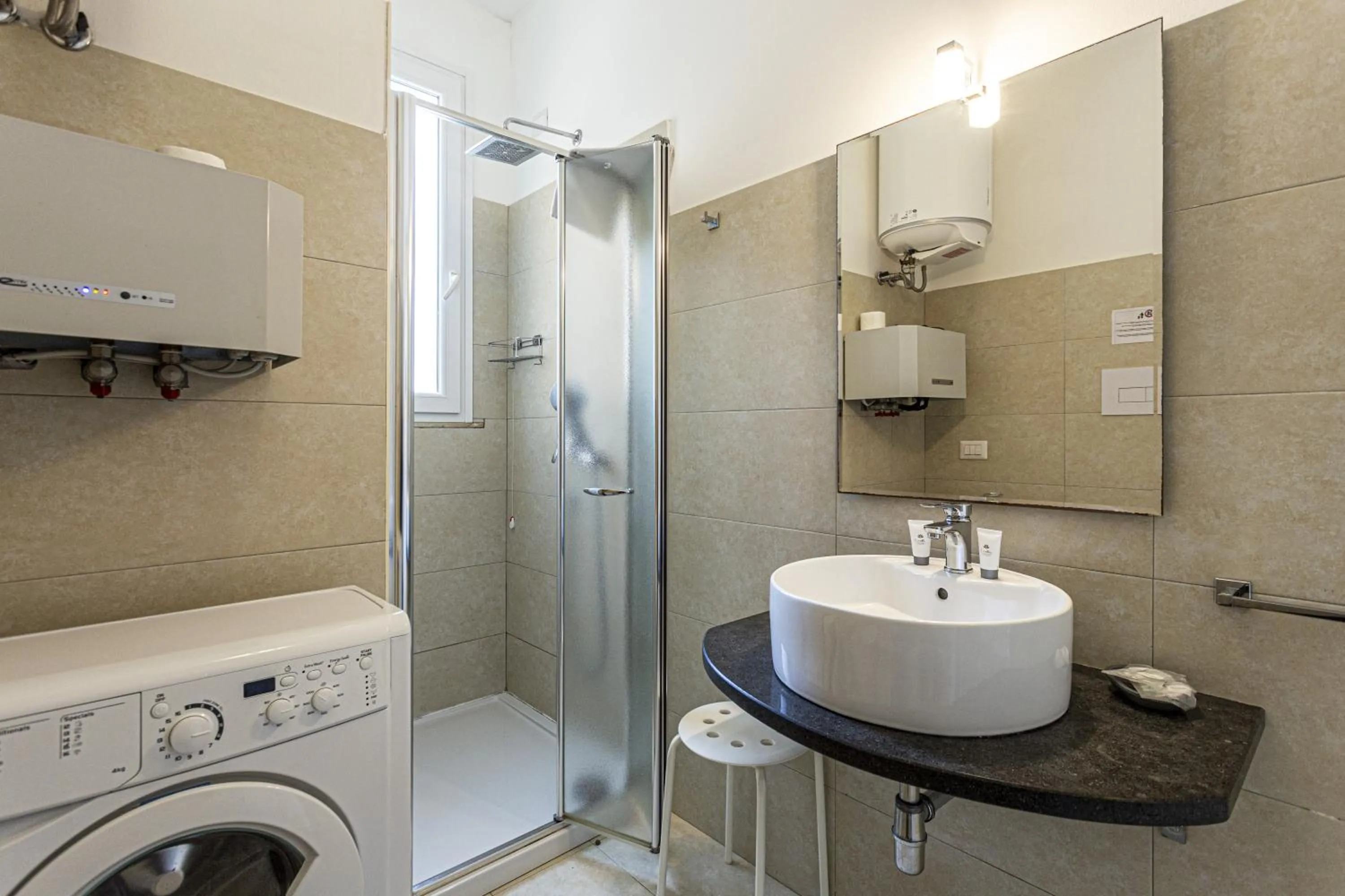 Shower in Stella del mare Apartments